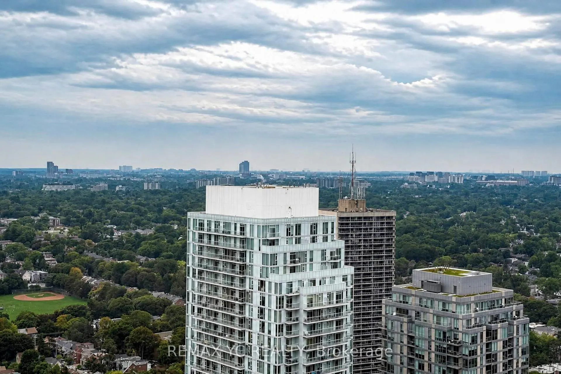 39 Roehampton Avenue #3708