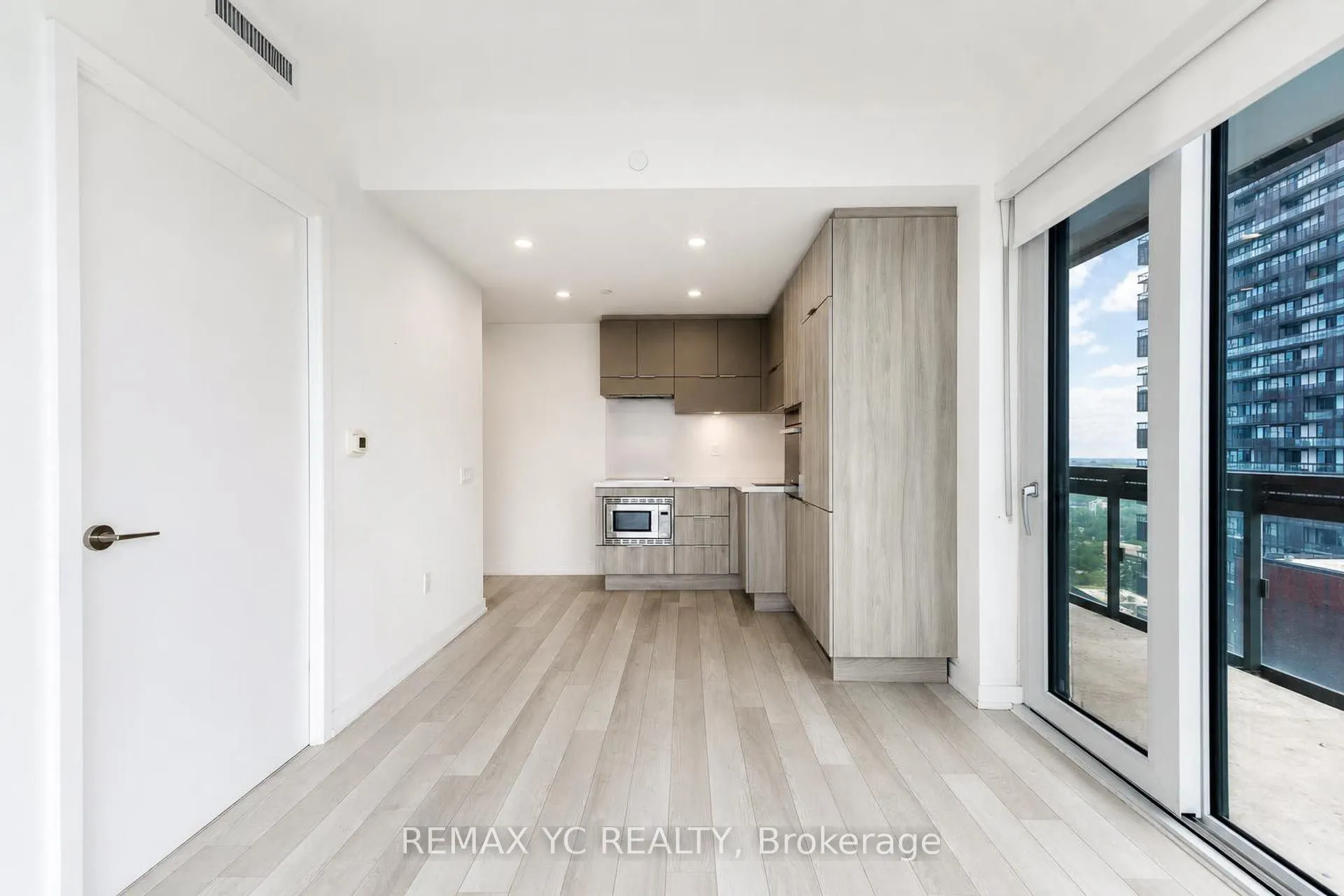39 Roehampton Avenue #3708