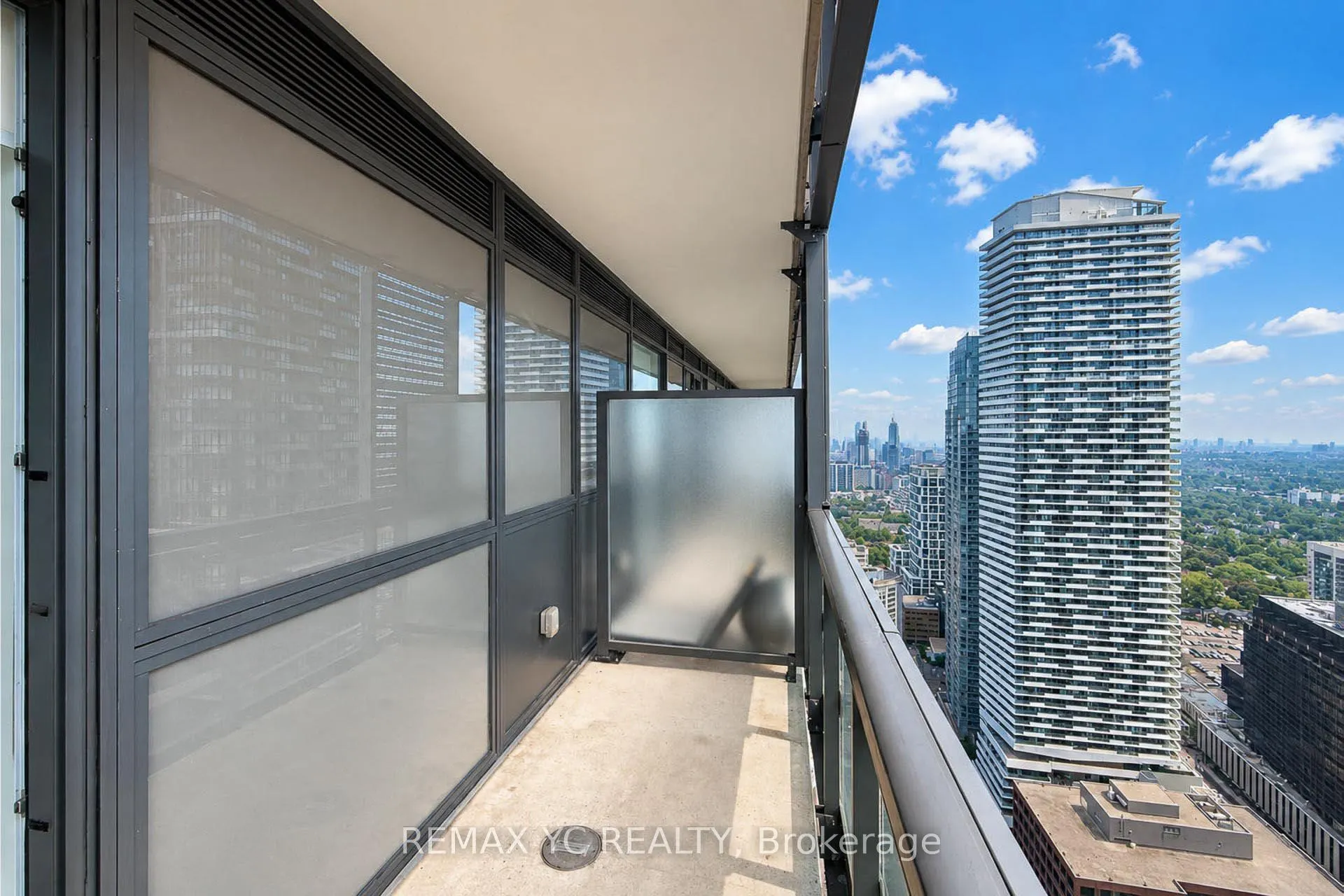 39 Roehampton Avenue #3708