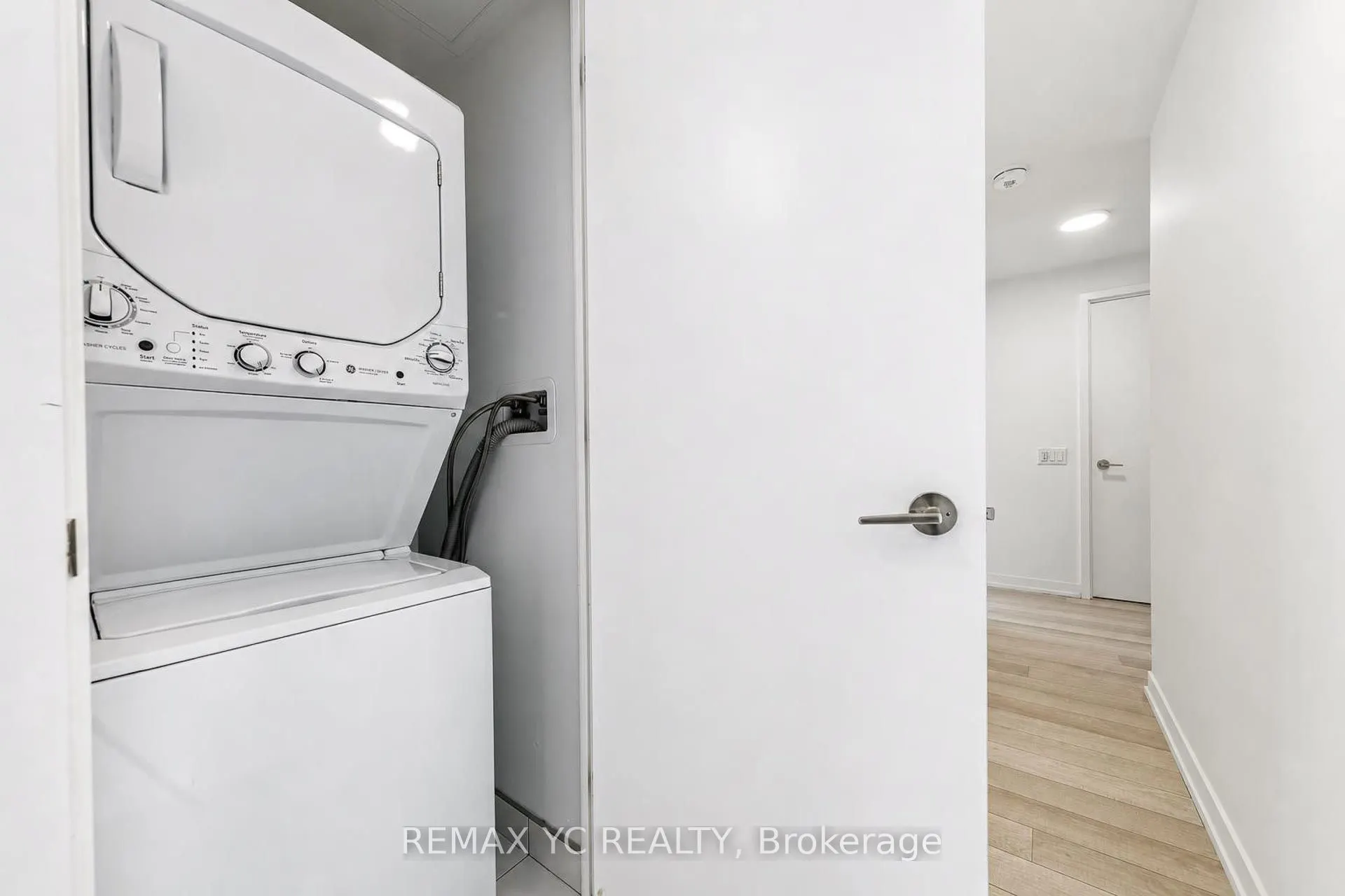 39 Roehampton Avenue #3708