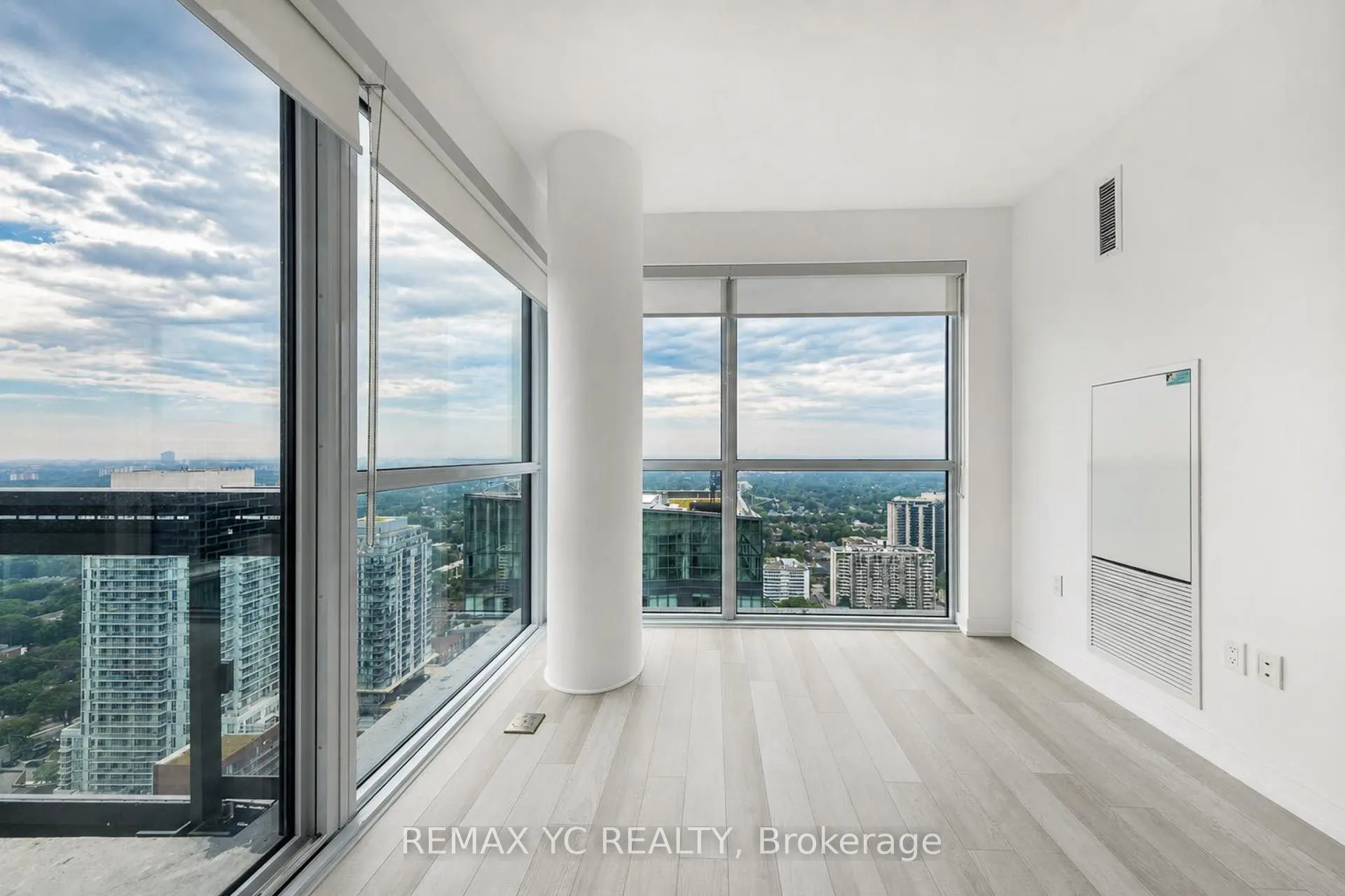 39 Roehampton Avenue #3708