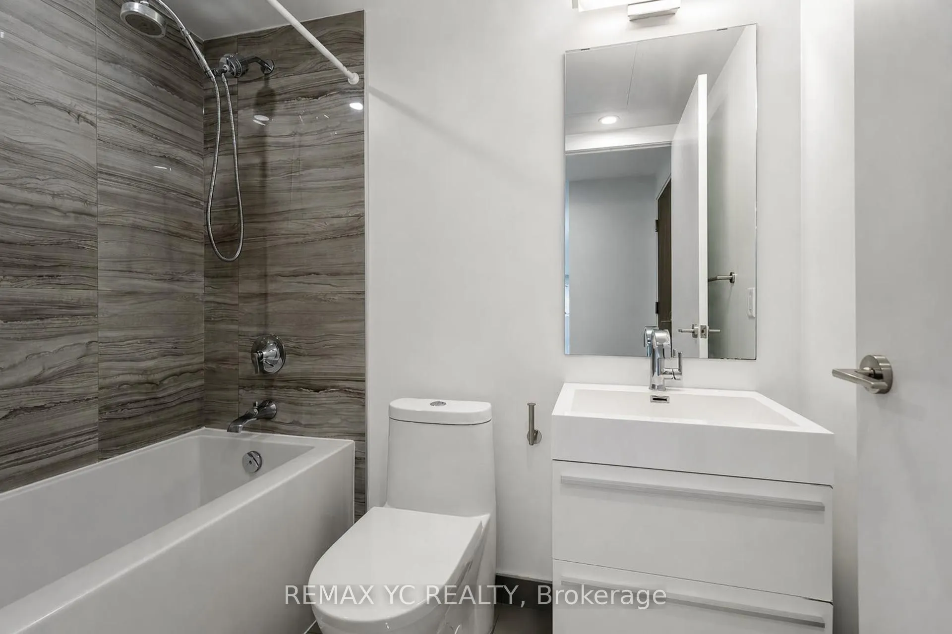 39 Roehampton Avenue #3708