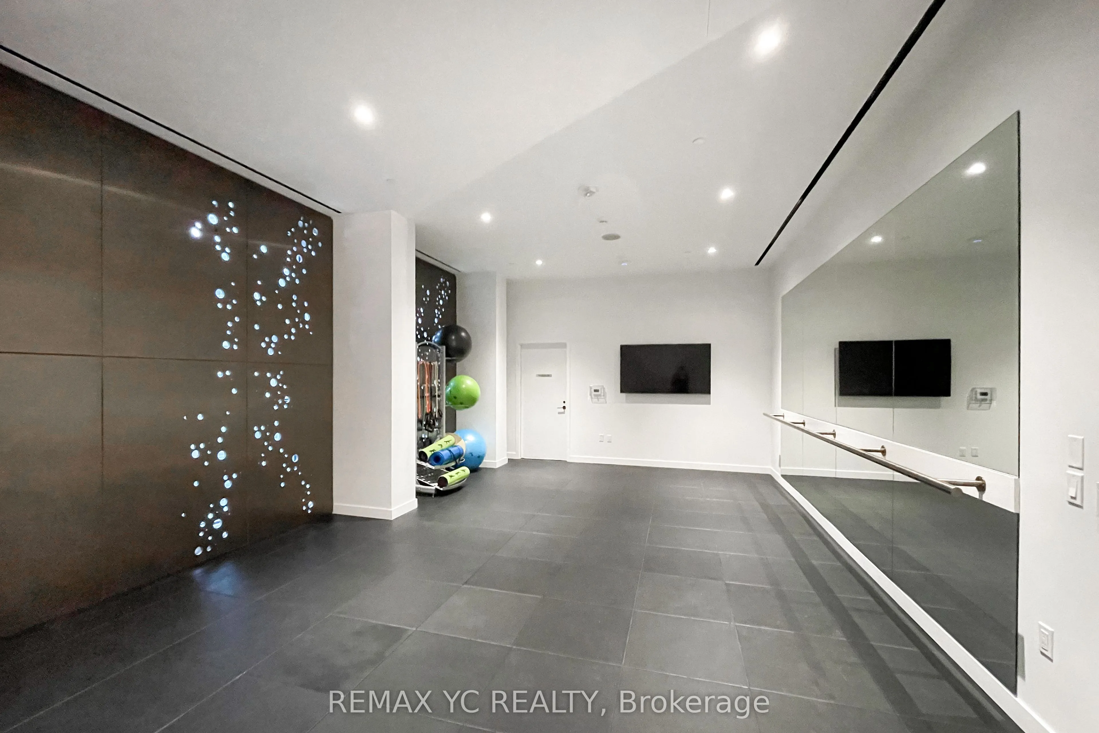 39 Roehampton Avenue #3708