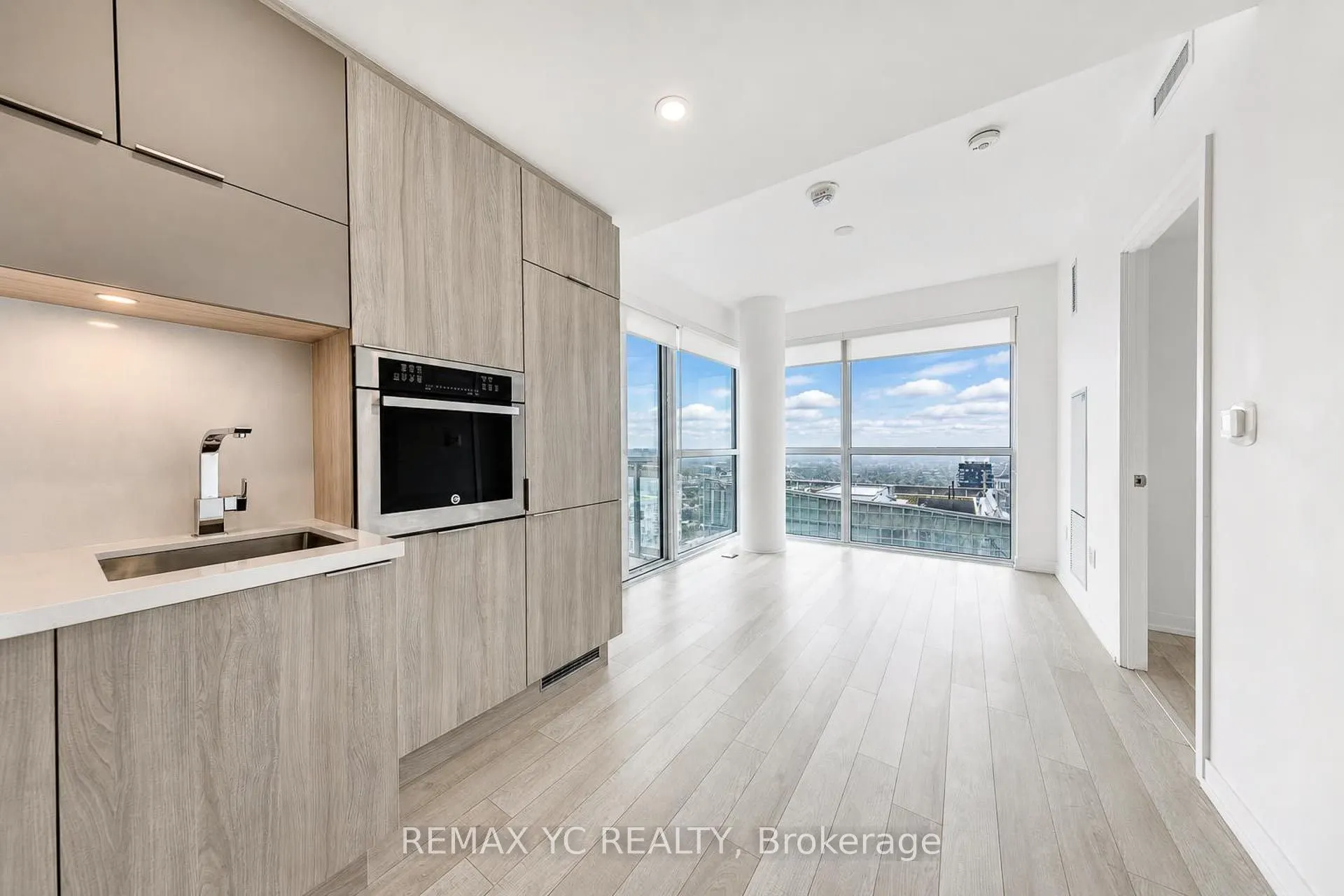39 Roehampton Avenue #3708
