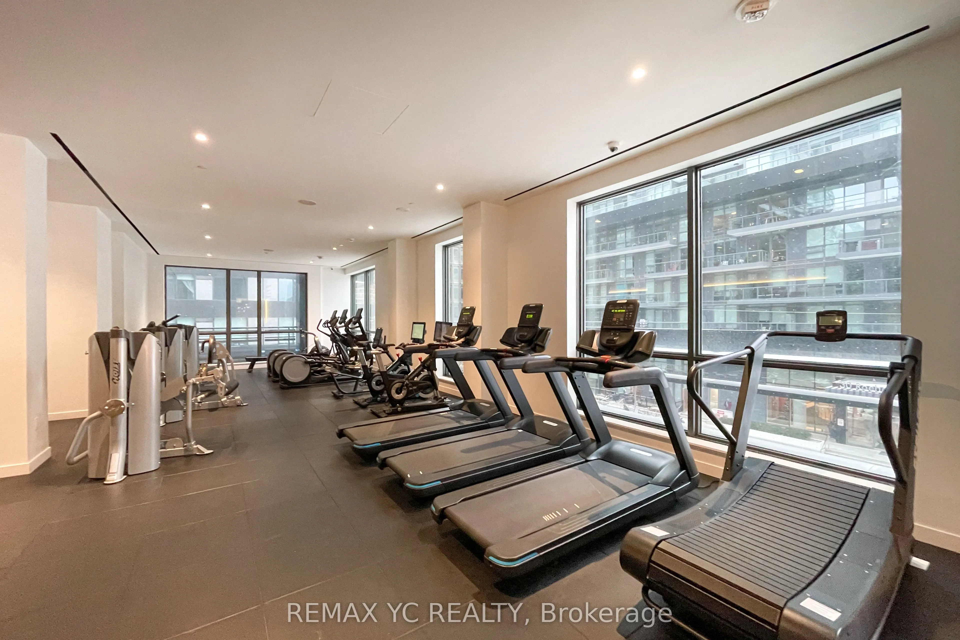 39 Roehampton Avenue #3708