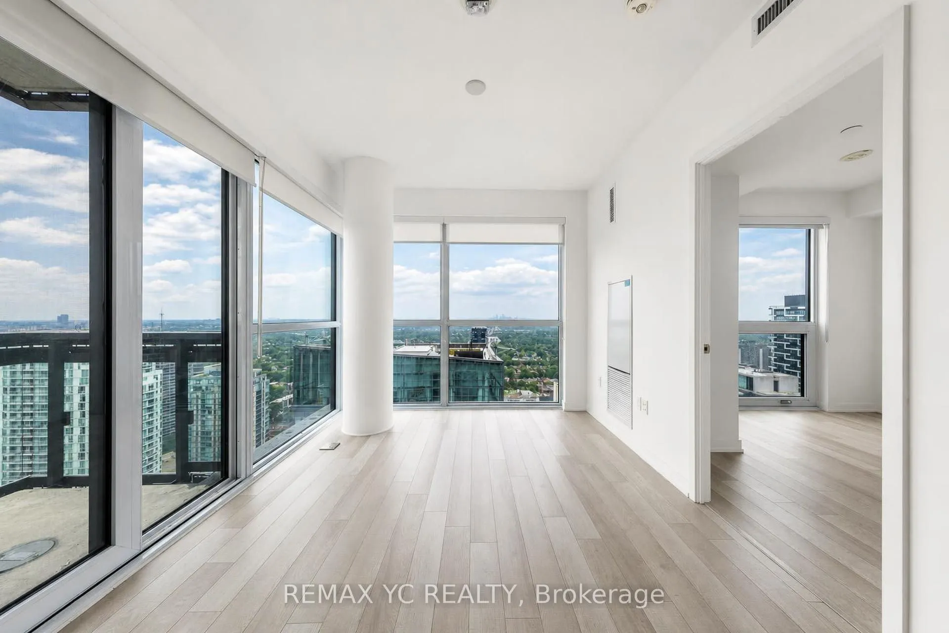 39 Roehampton Avenue #3708