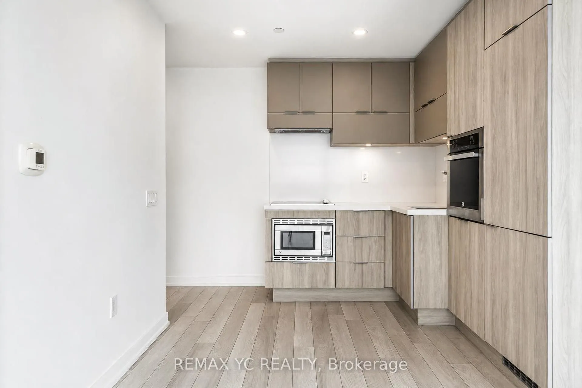 39 Roehampton Avenue #3708