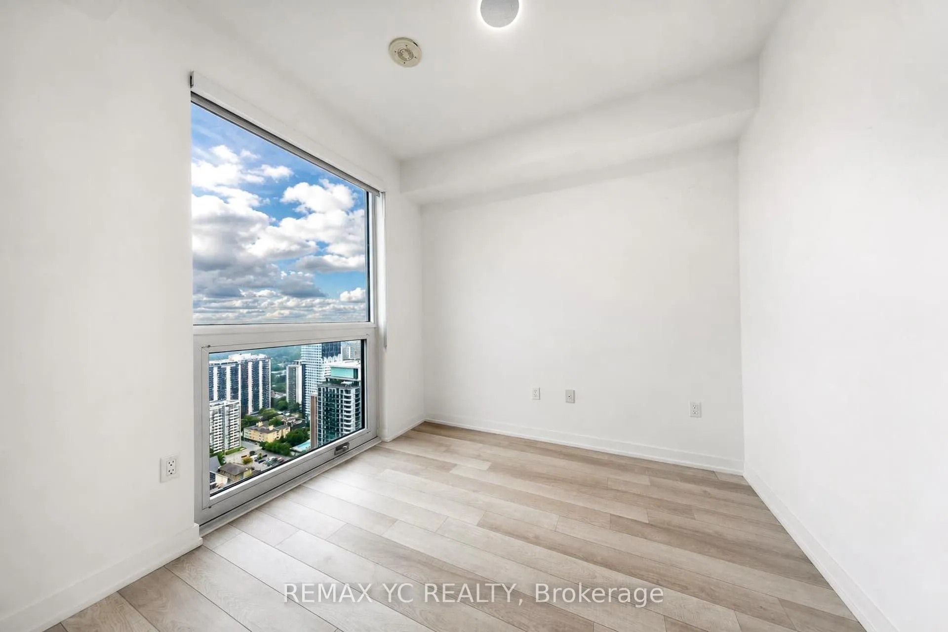 39 Roehampton Avenue #3708