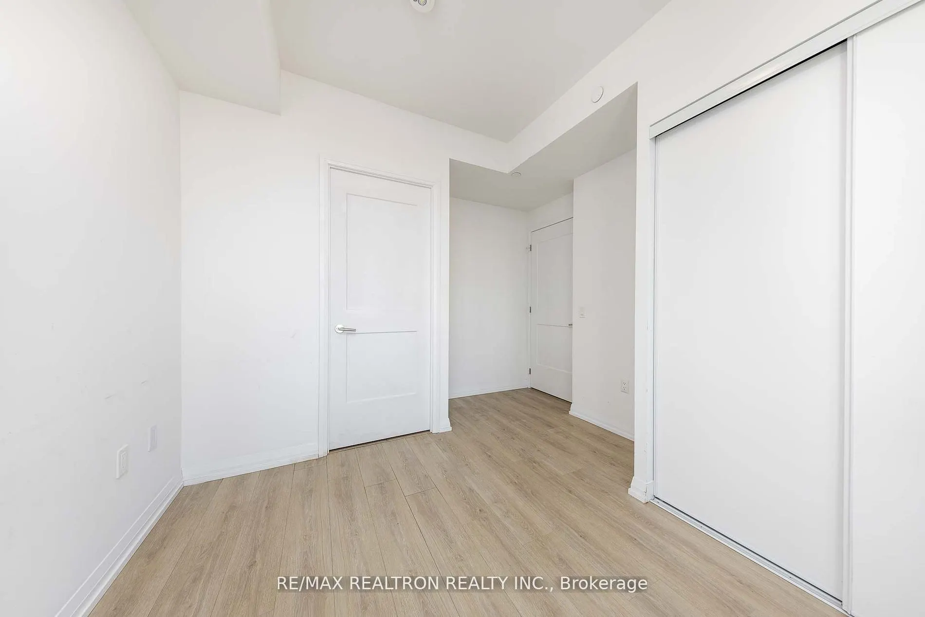 50 Dunfield Avenue #1917
