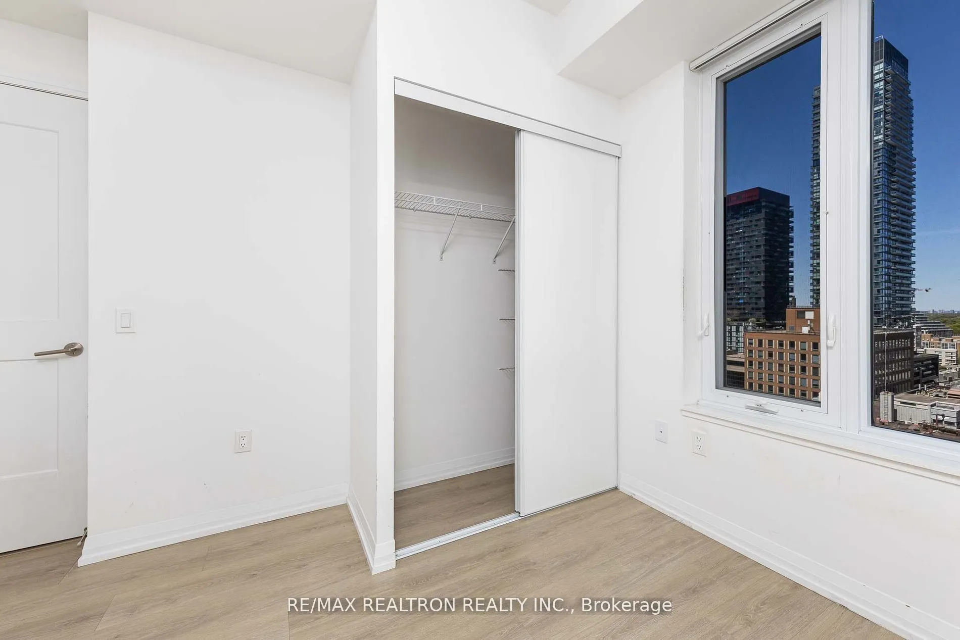 50 Dunfield Avenue #1917