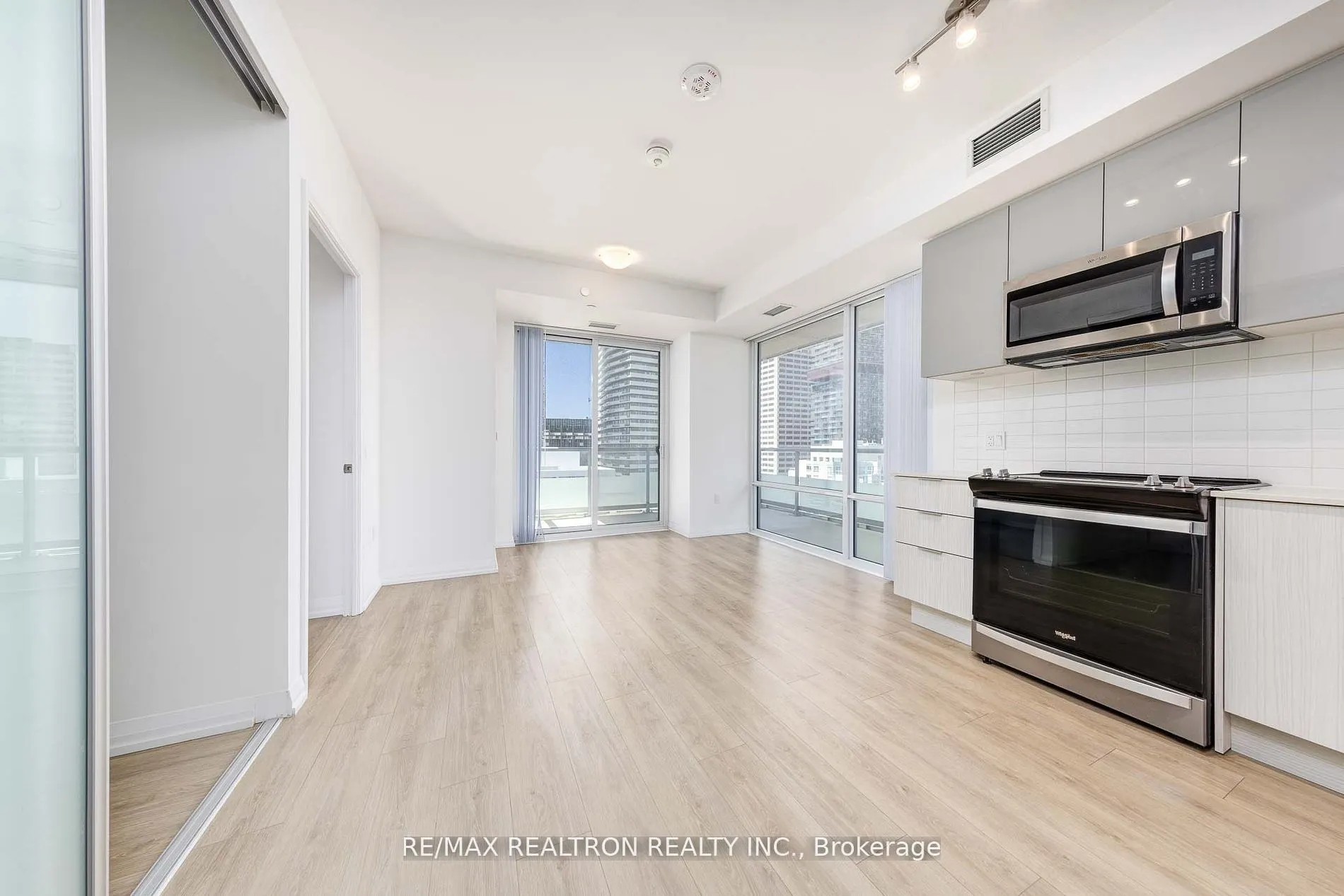 50 Dunfield Avenue #1917