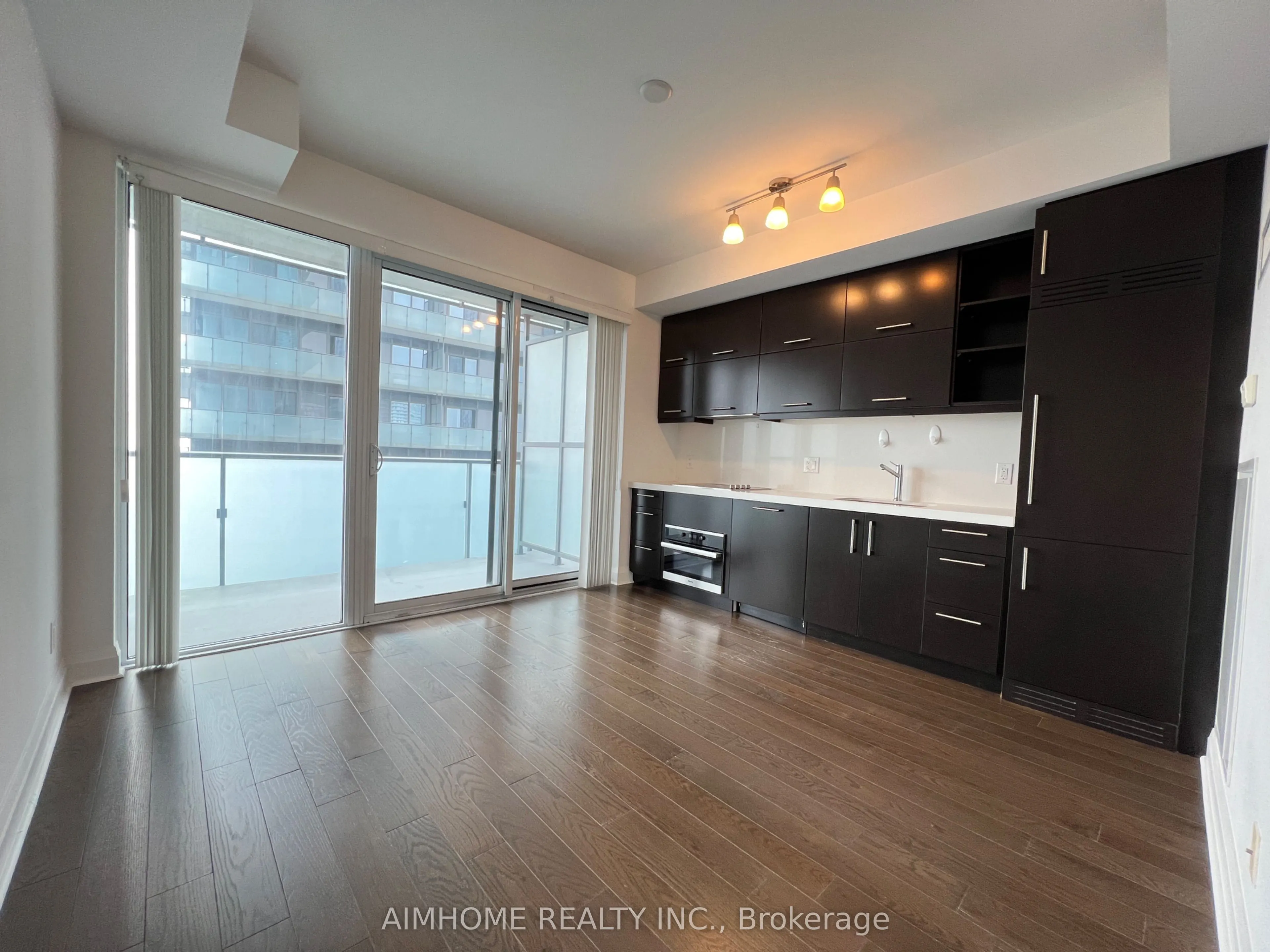 1080 Bay Street #4207
