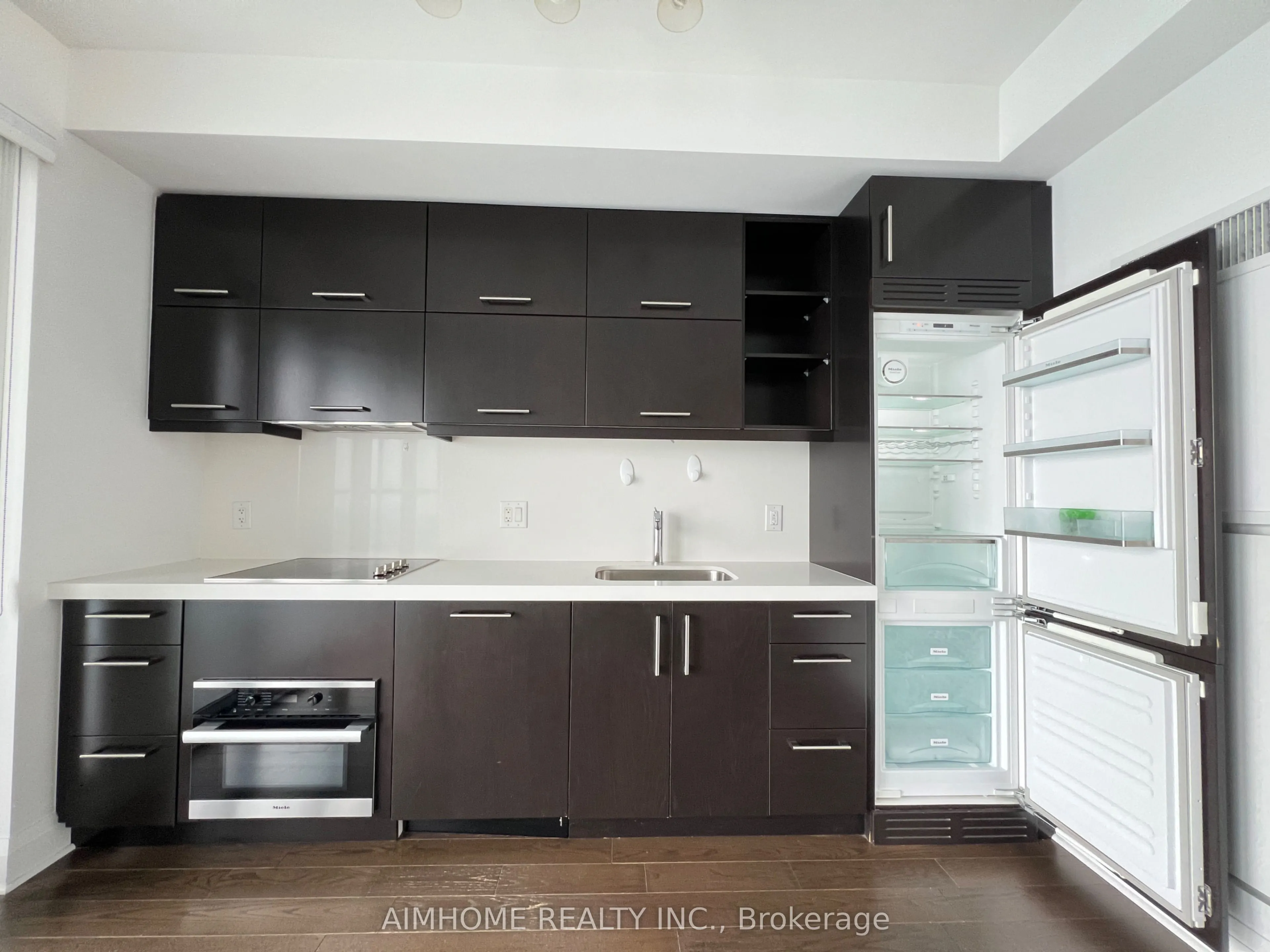 1080 Bay Street #4207