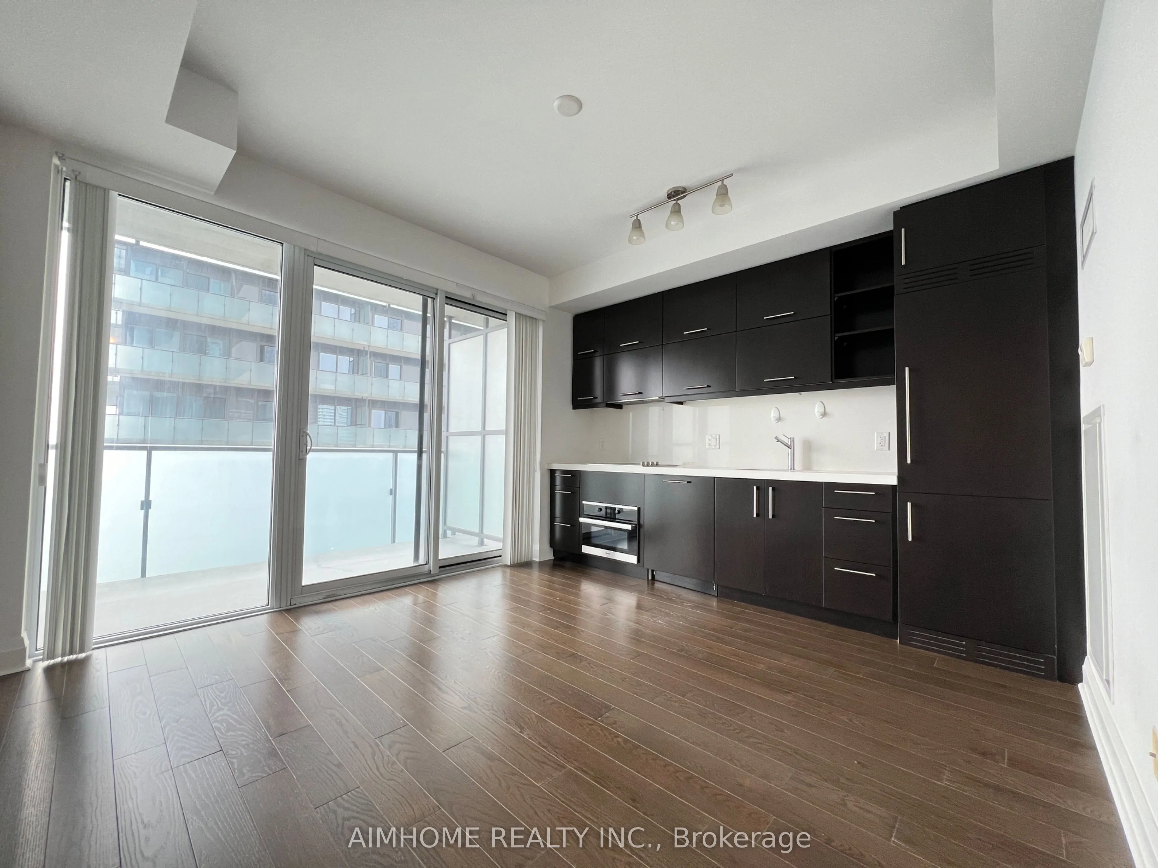 1080 Bay Street #4207