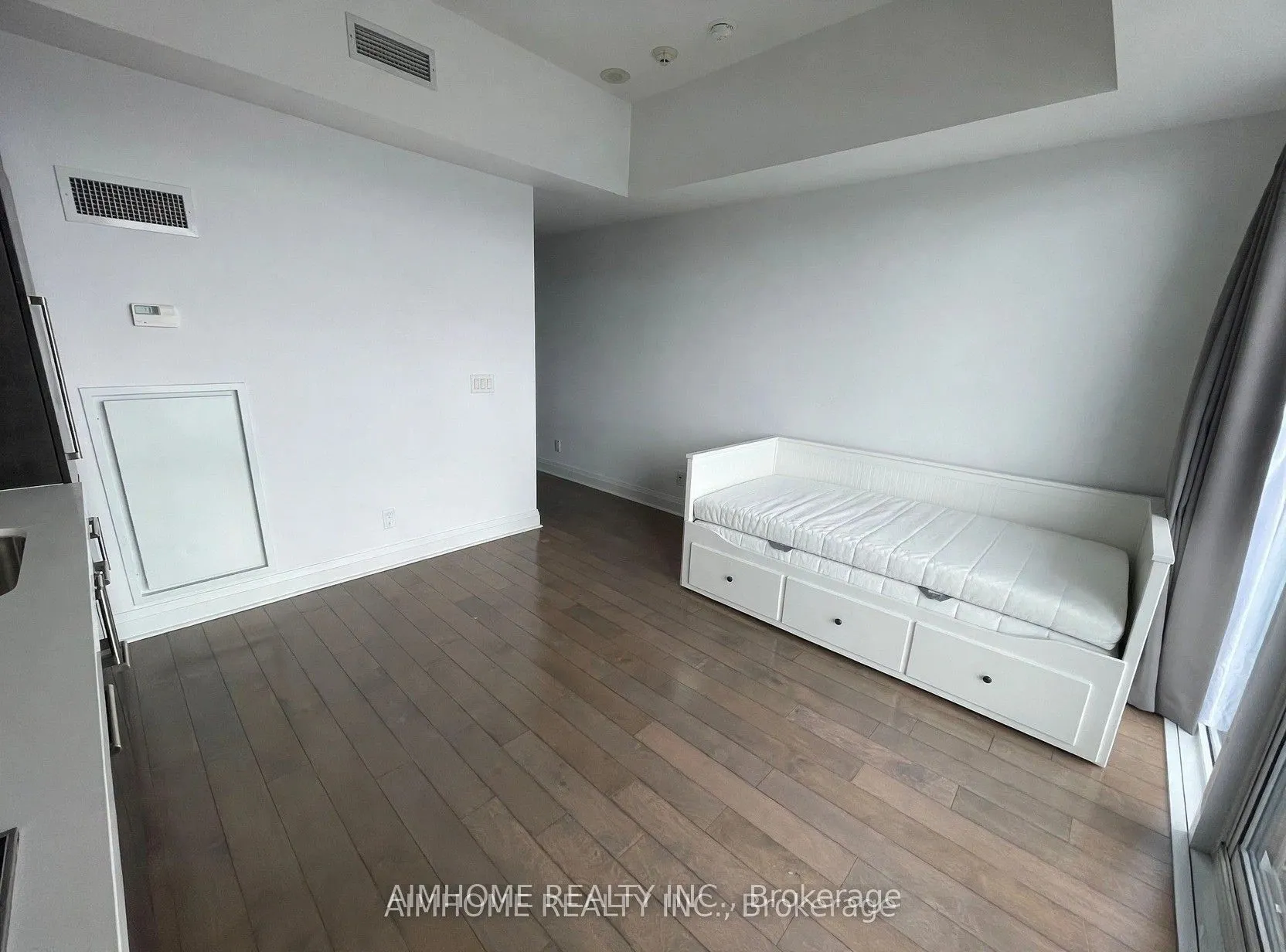 1080 Bay Street #4207