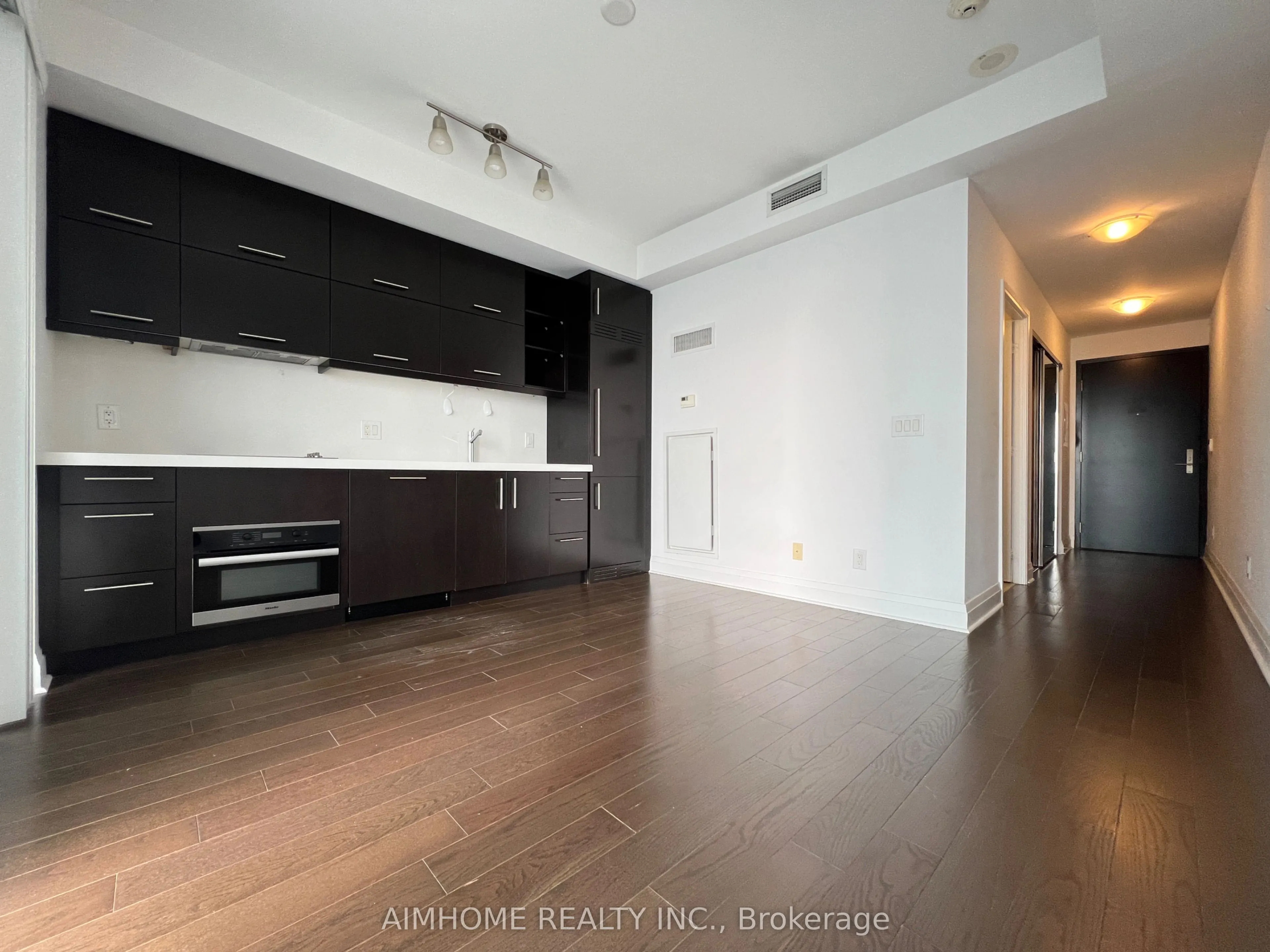 1080 Bay Street #4207