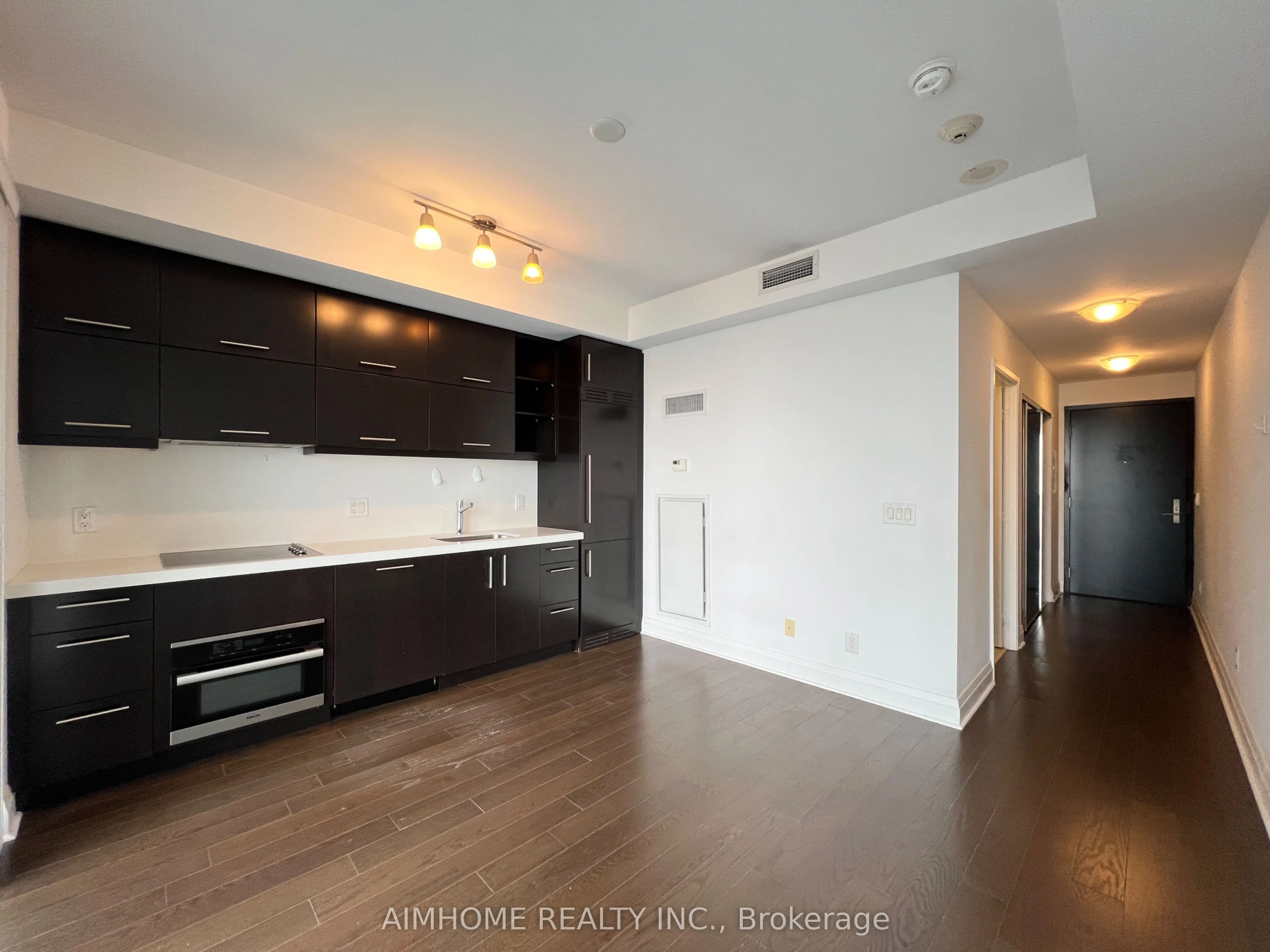 1080 Bay Street #4207