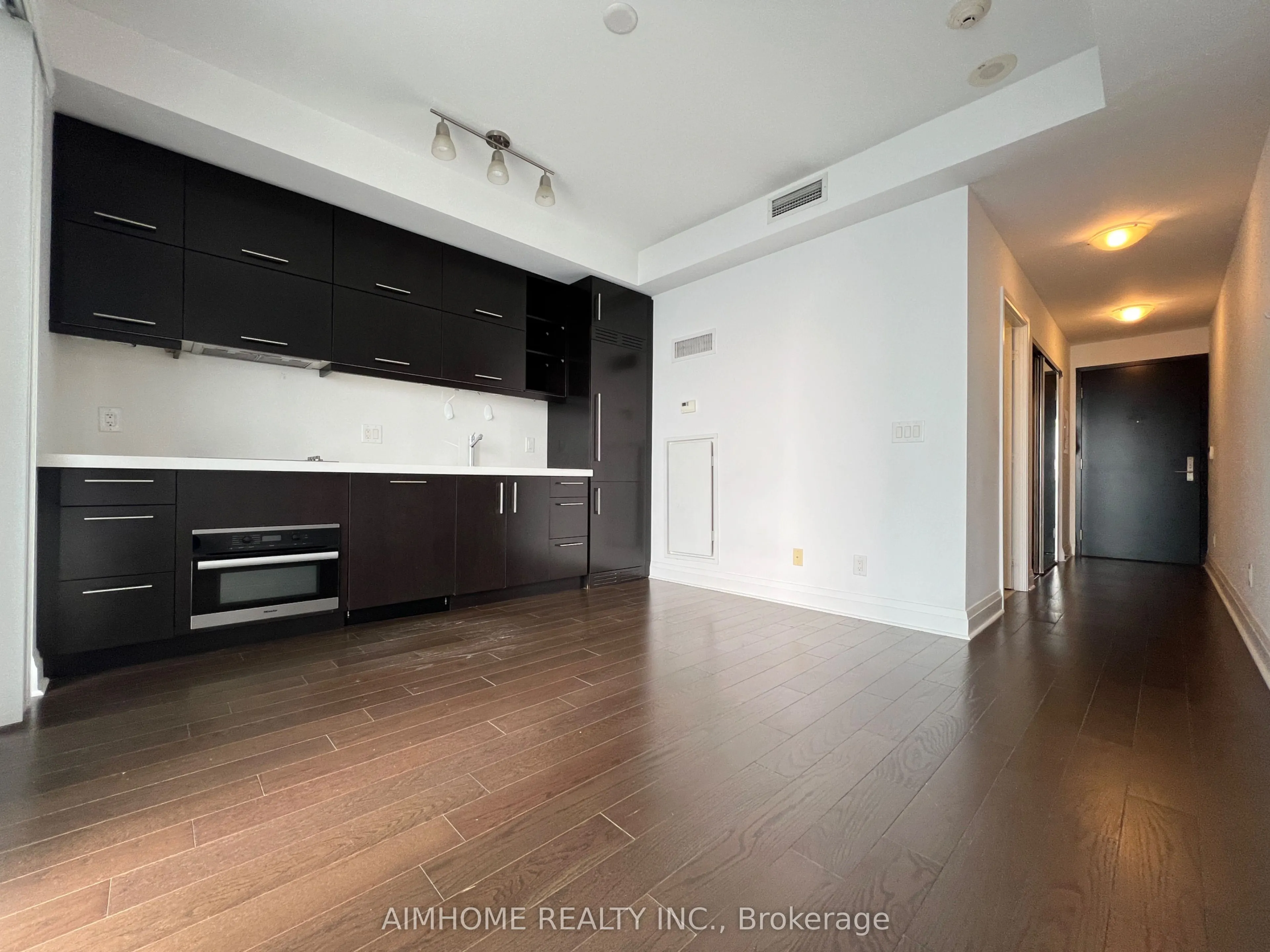 1080 Bay Street #4207