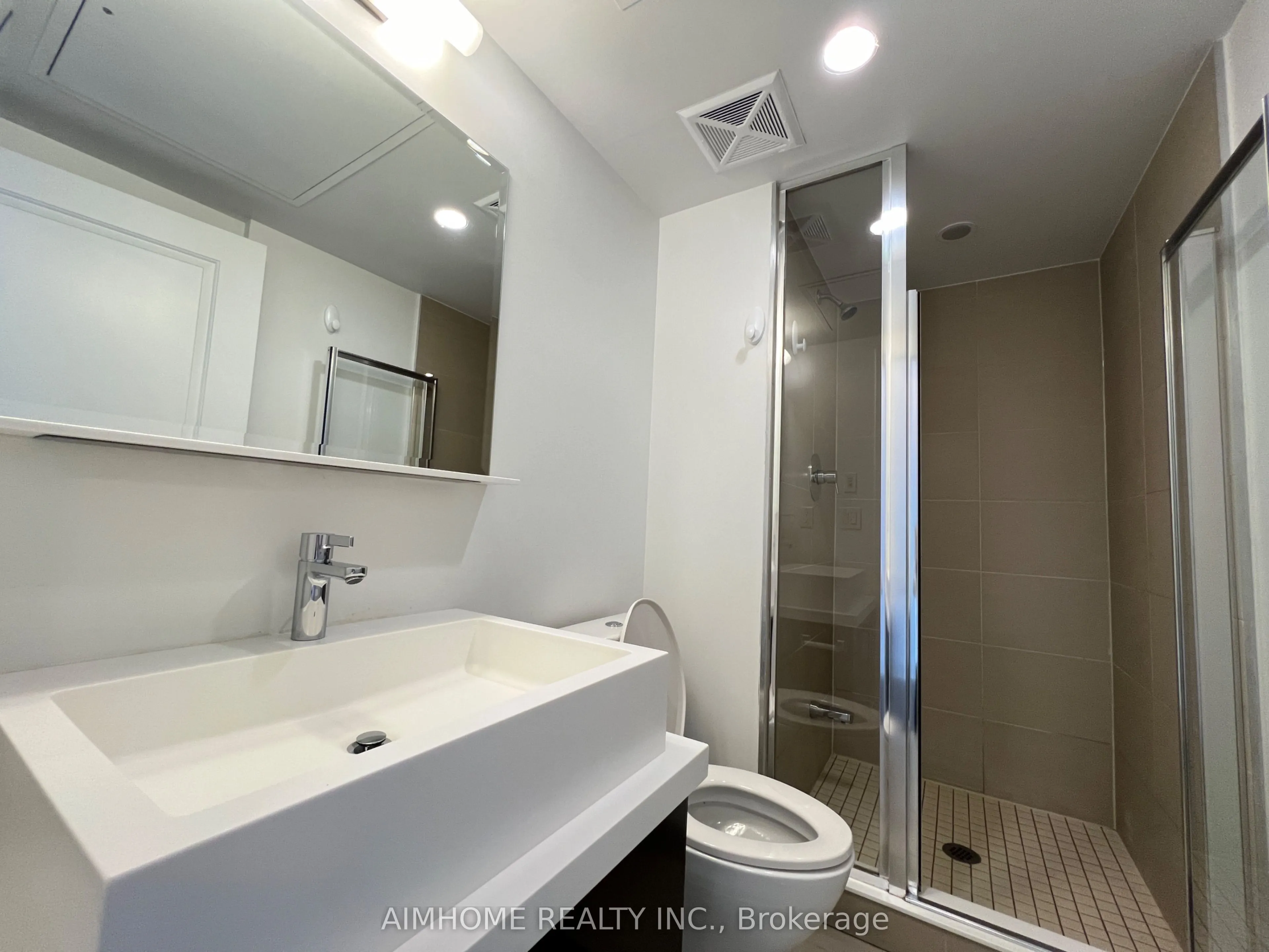 1080 Bay Street #4207