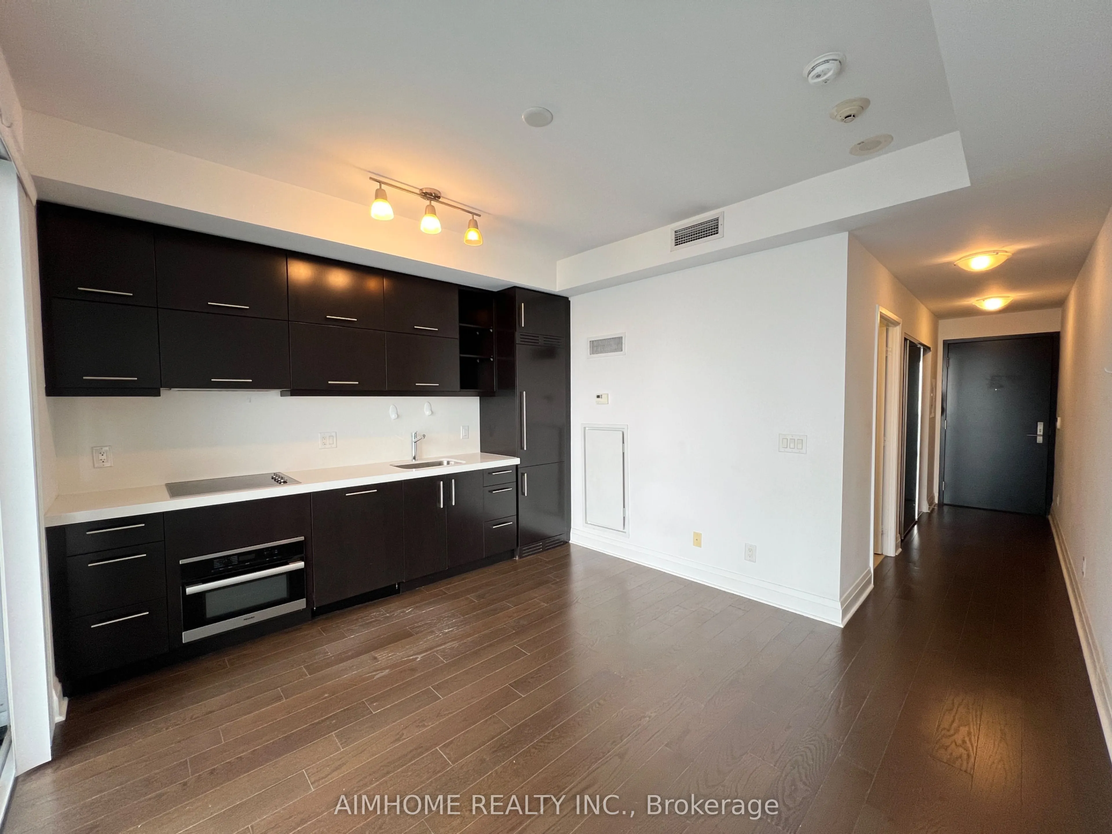 1080 Bay Street #4207