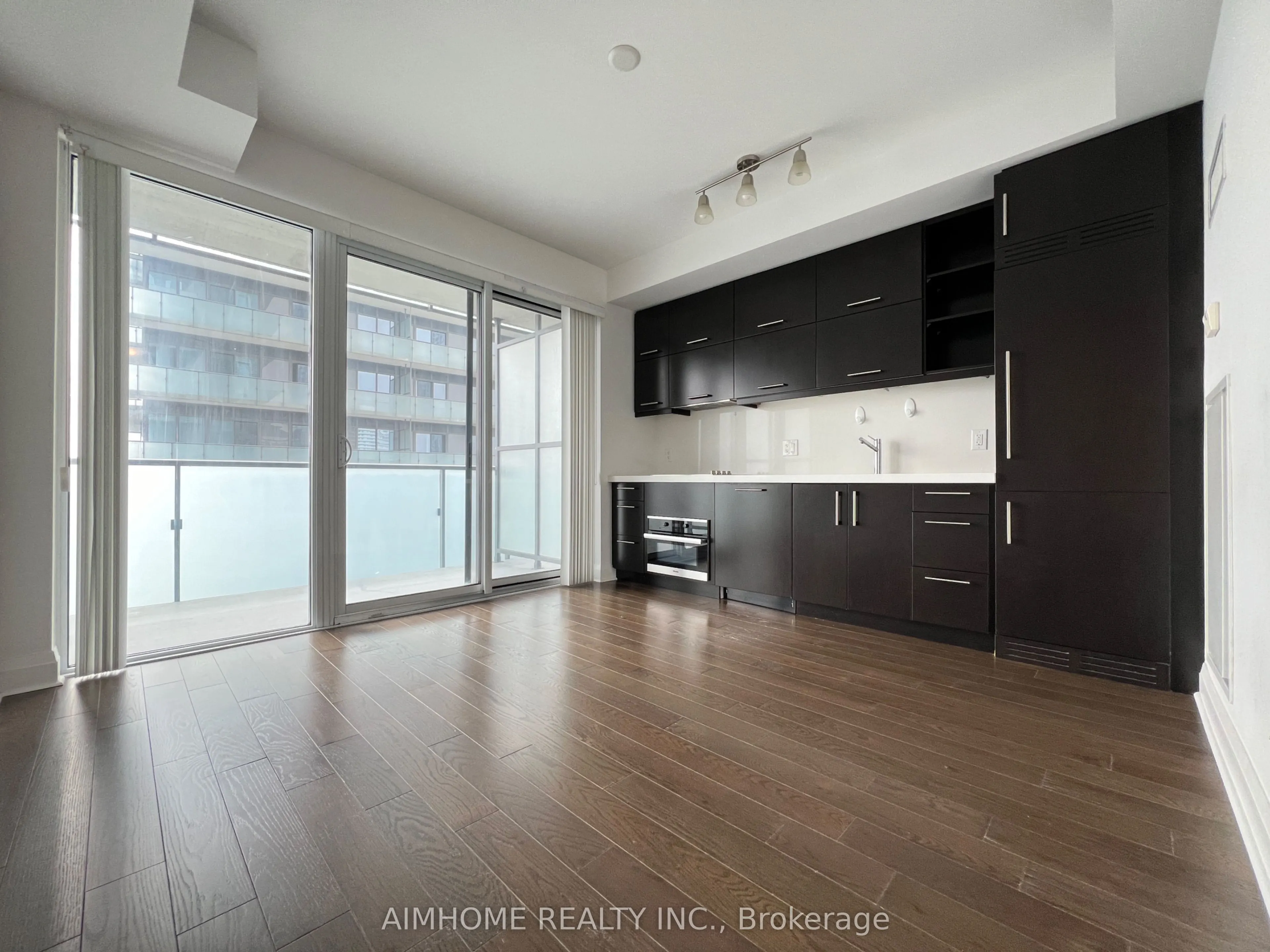 1080 Bay Street #4207