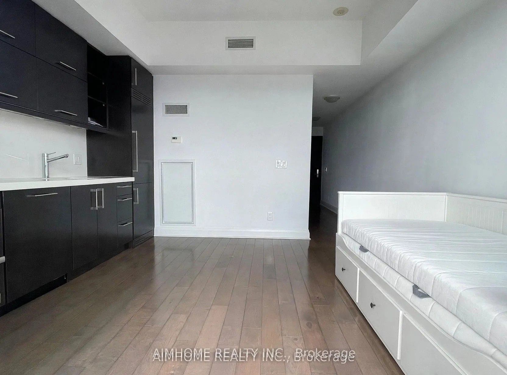 1080 Bay Street #4207