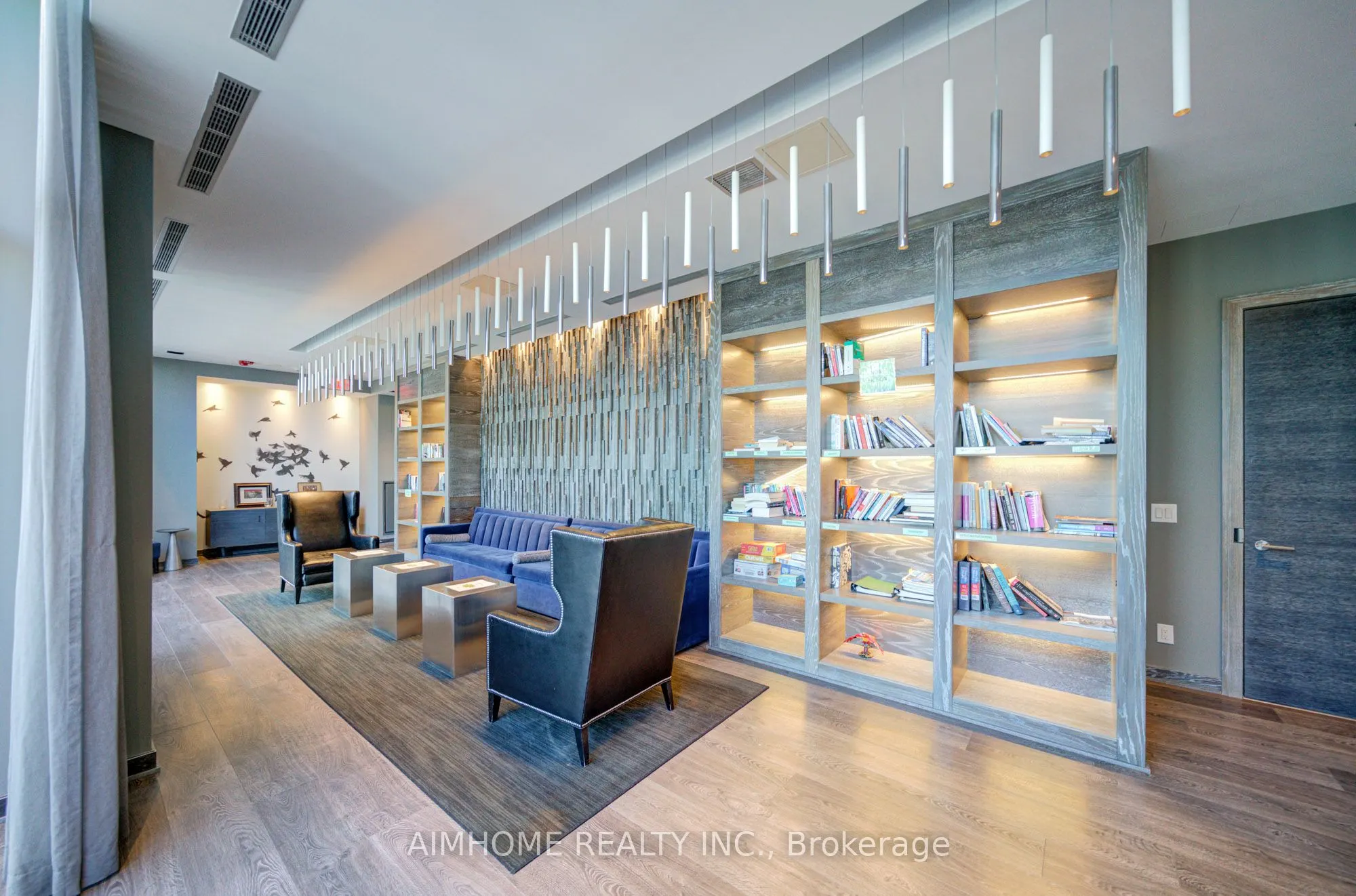 1080 Bay Street #4207