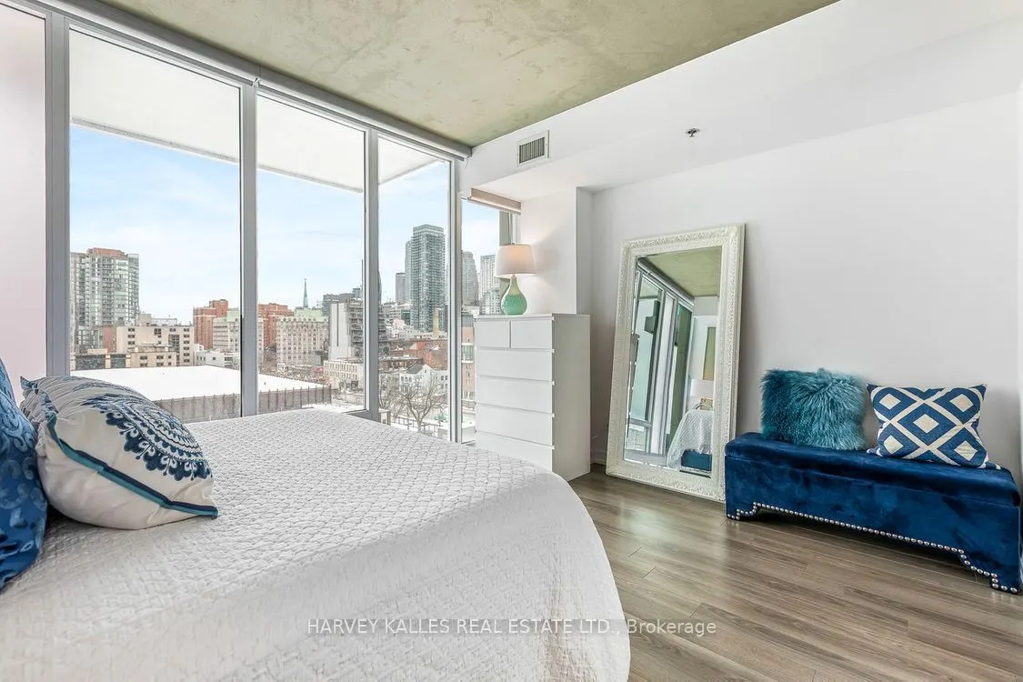 220 George Street #702