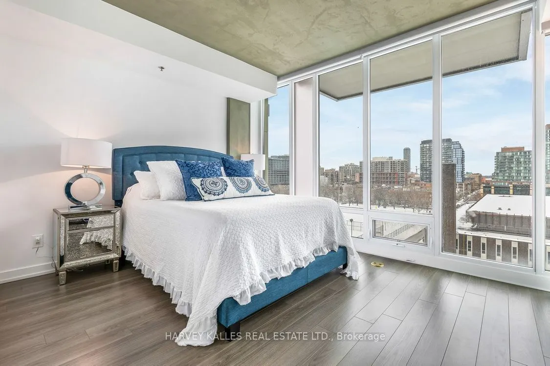 220 George Street #702