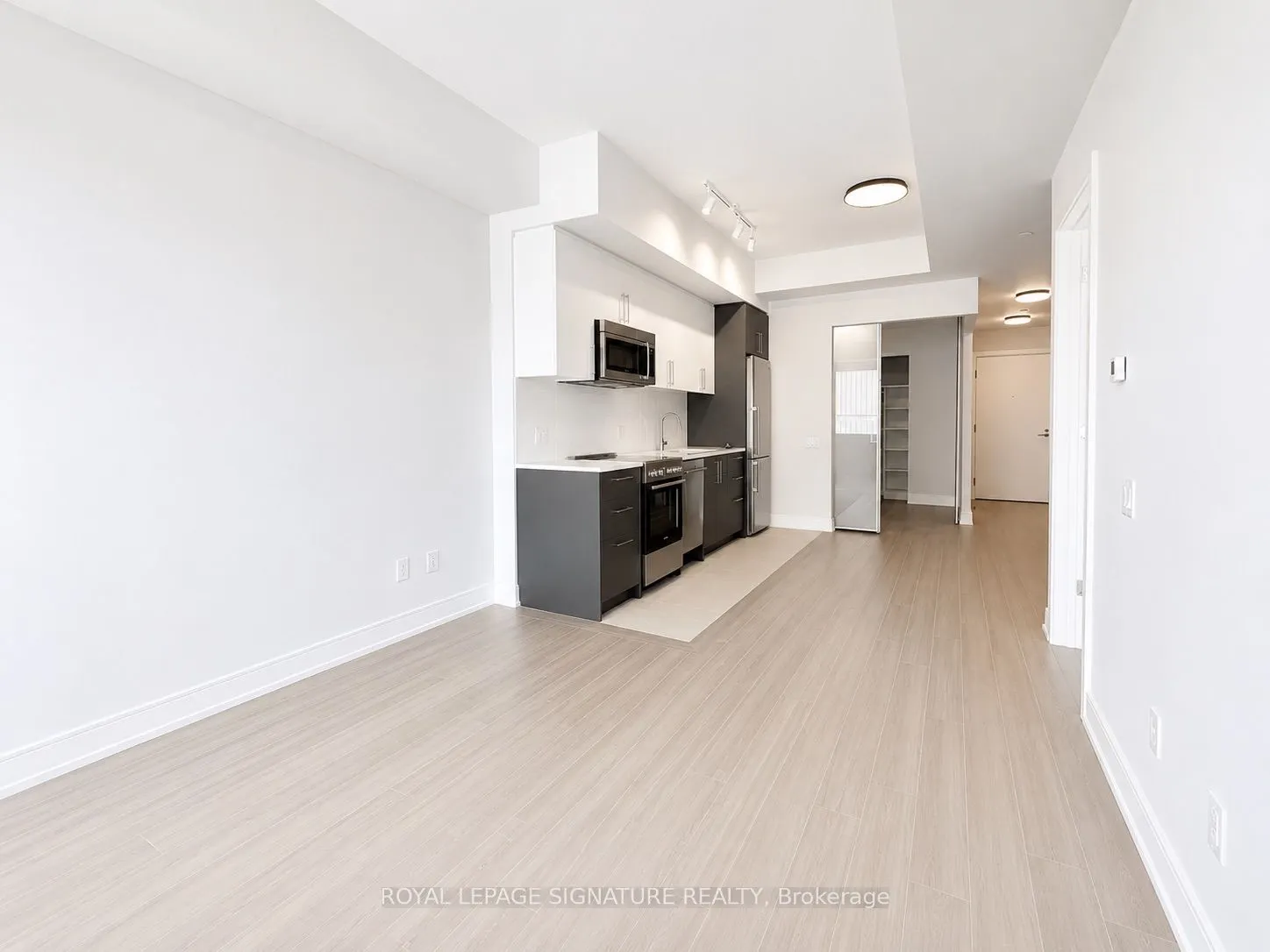 664 Spadina Avenue #404