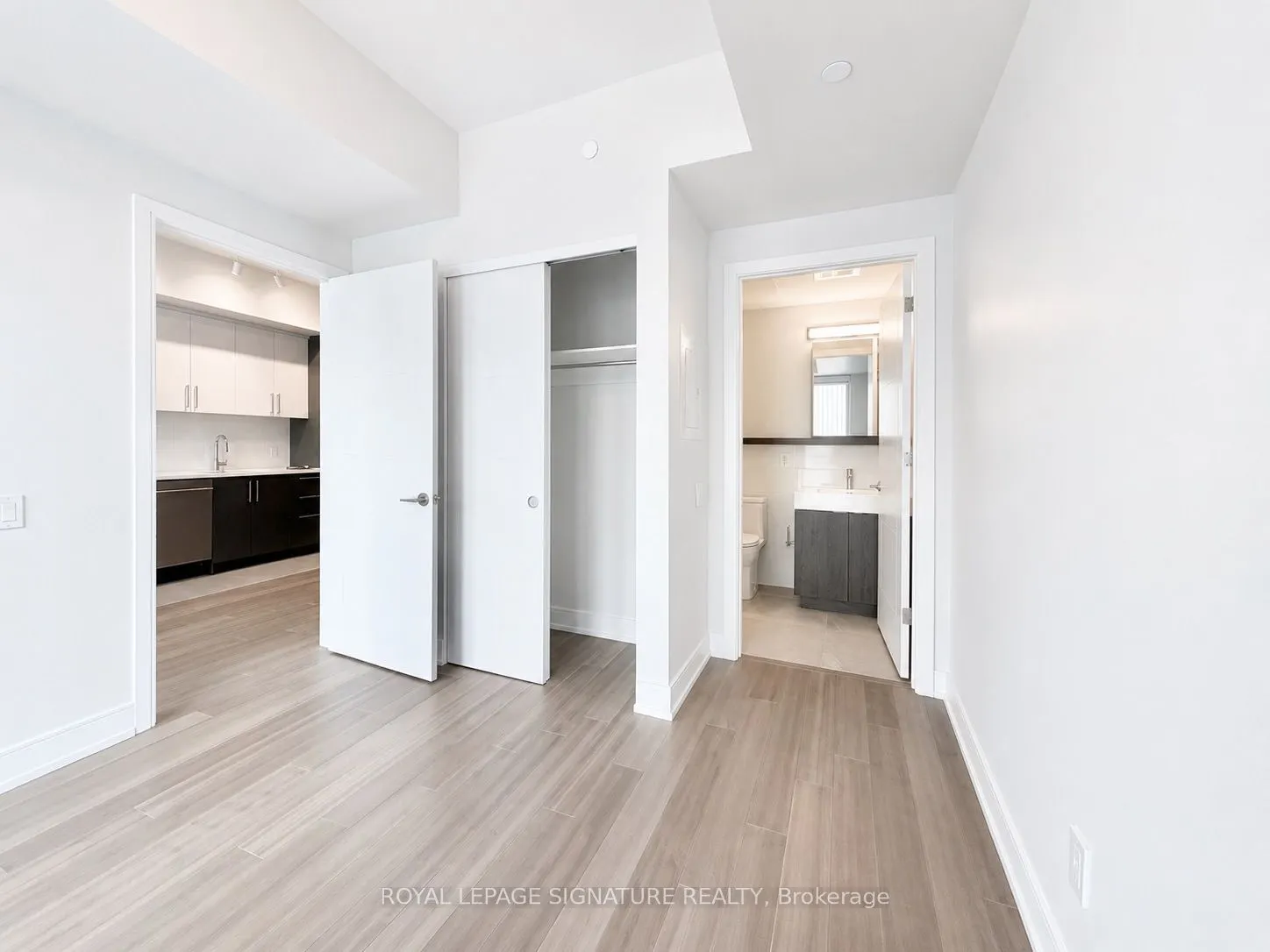 664 Spadina Avenue #404