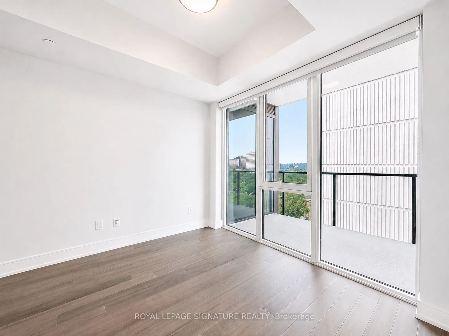 664 Spadina Avenue #404
