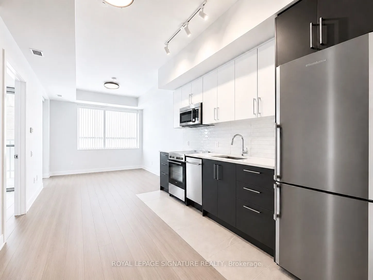 664 Spadina Avenue #404