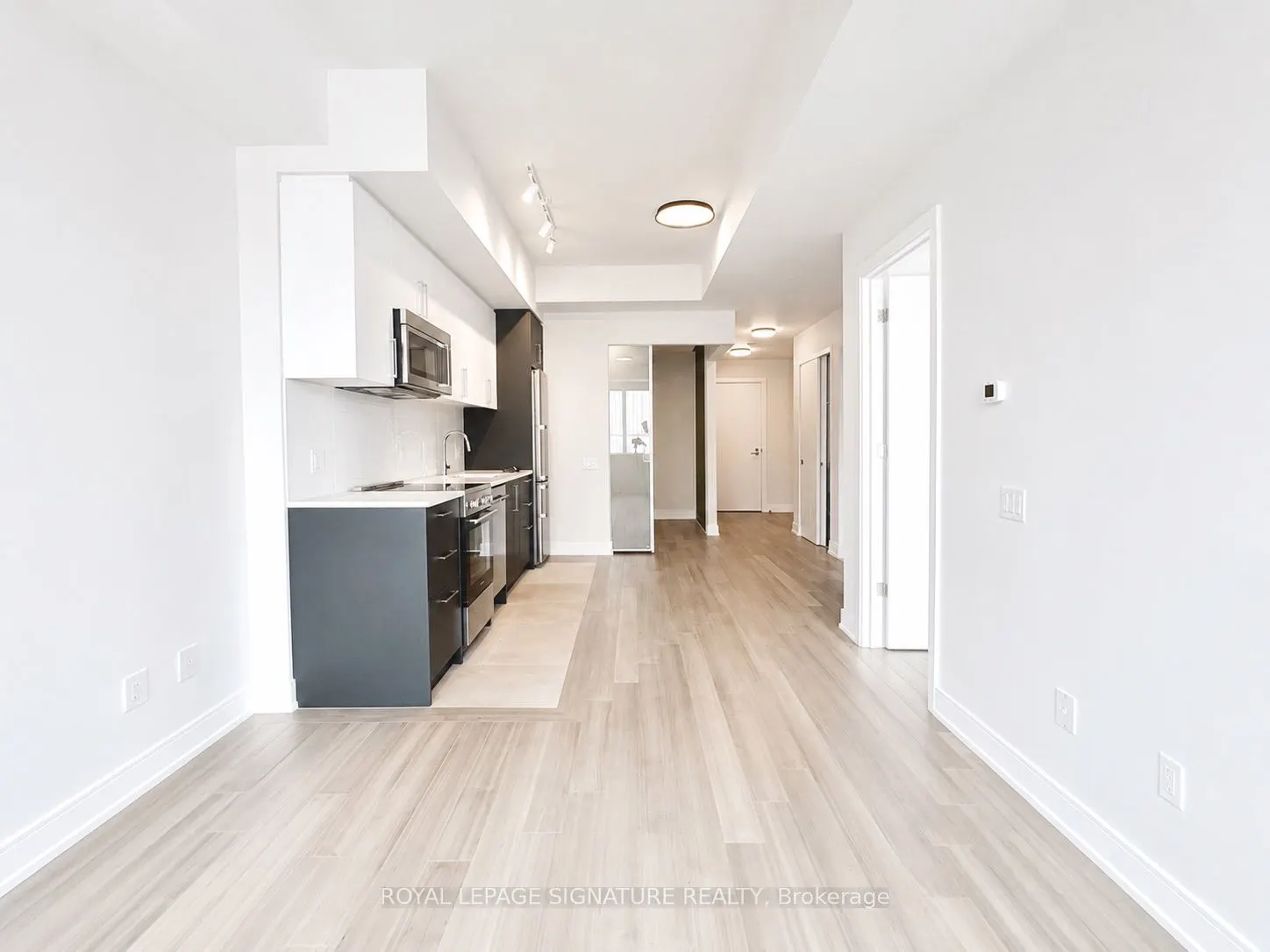 664 Spadina Avenue #404