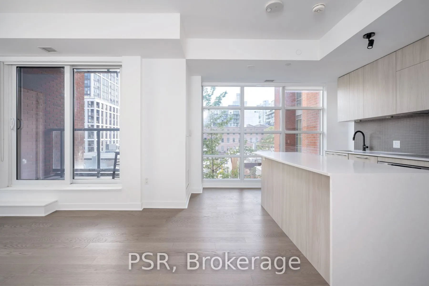 501 Adelaide Street W #401