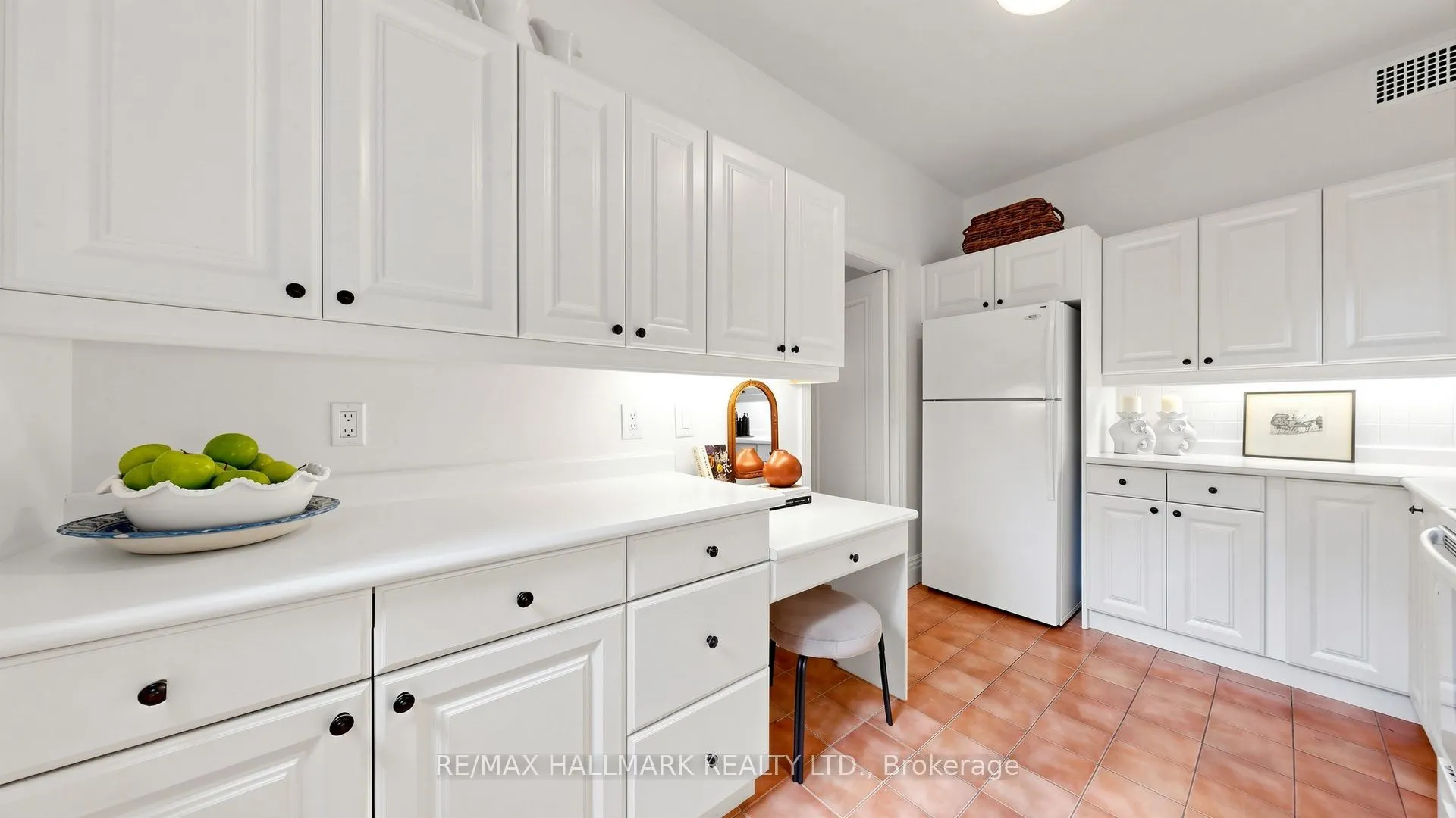 12 Ancroft Place #12