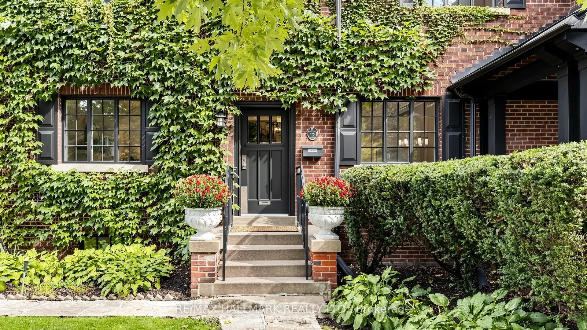 12 Ancroft Place #12
