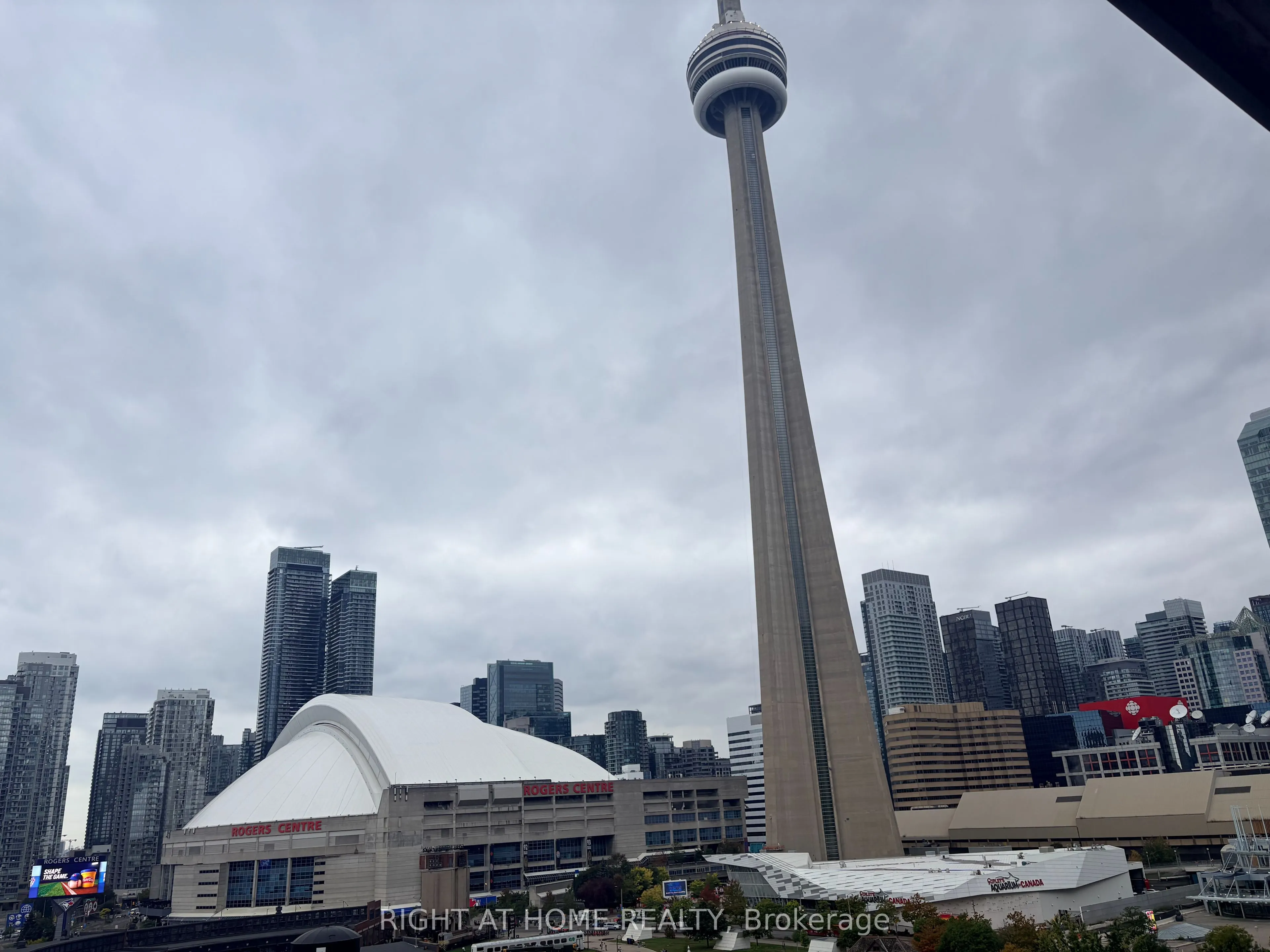 25 Lower Simcoe Street #1208