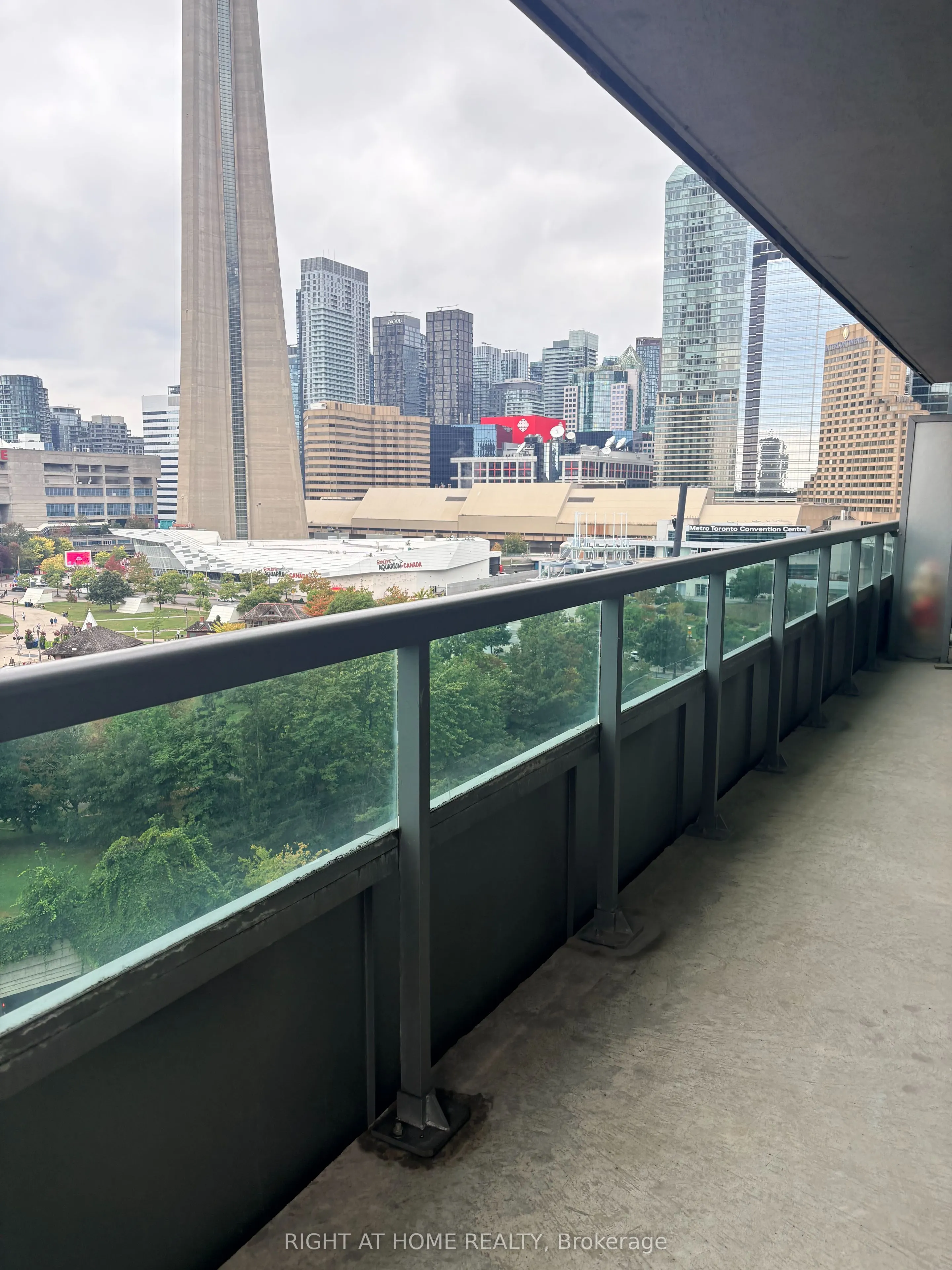 25 Lower Simcoe Street #1208