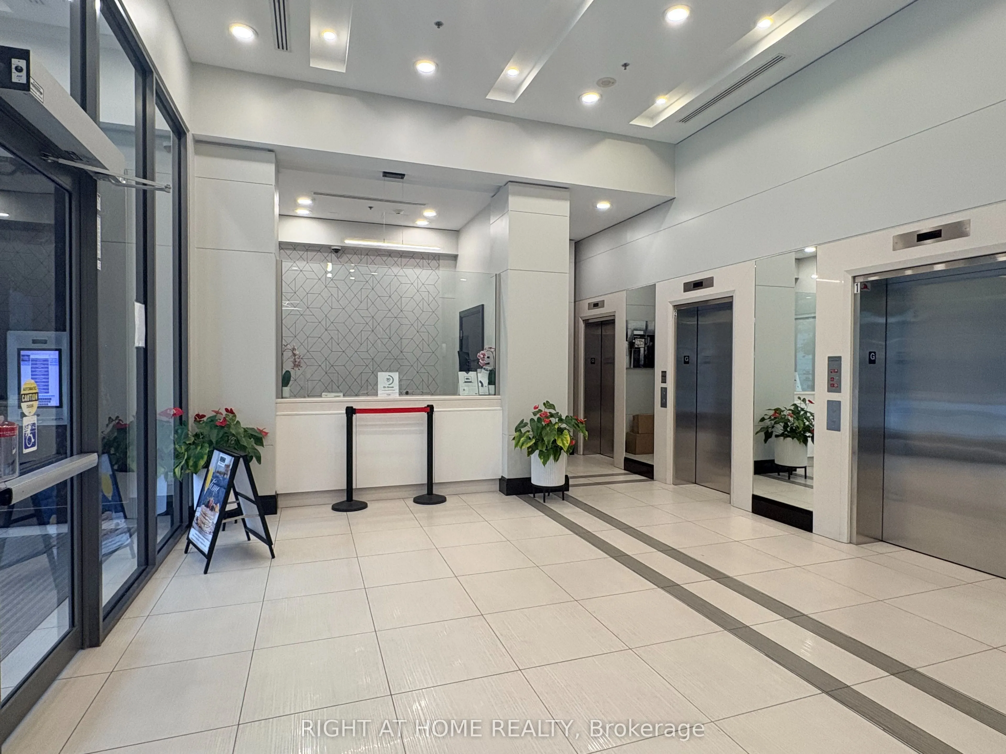 25 Lower Simcoe Street #1208