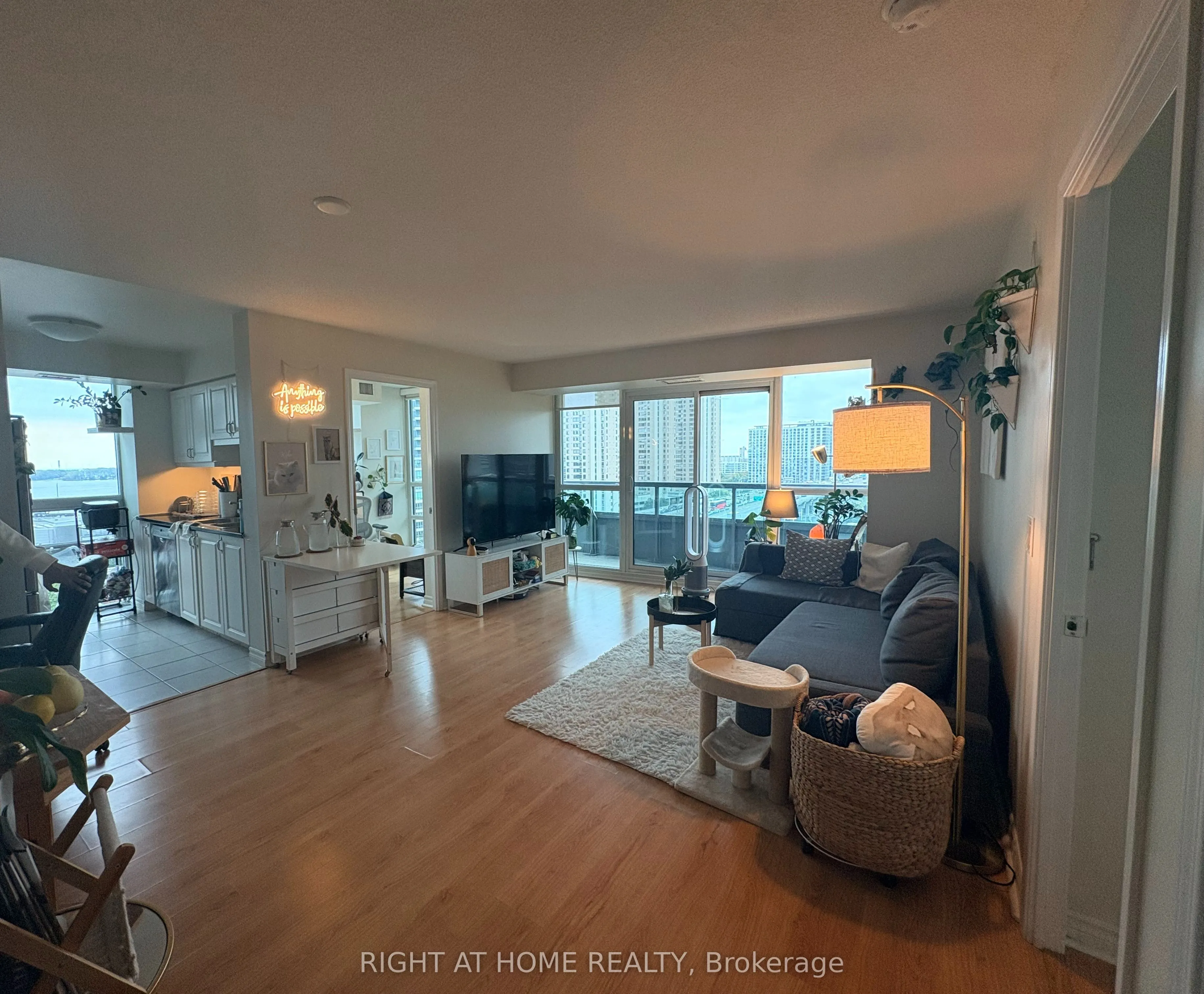 25 Lower Simcoe Street #1208