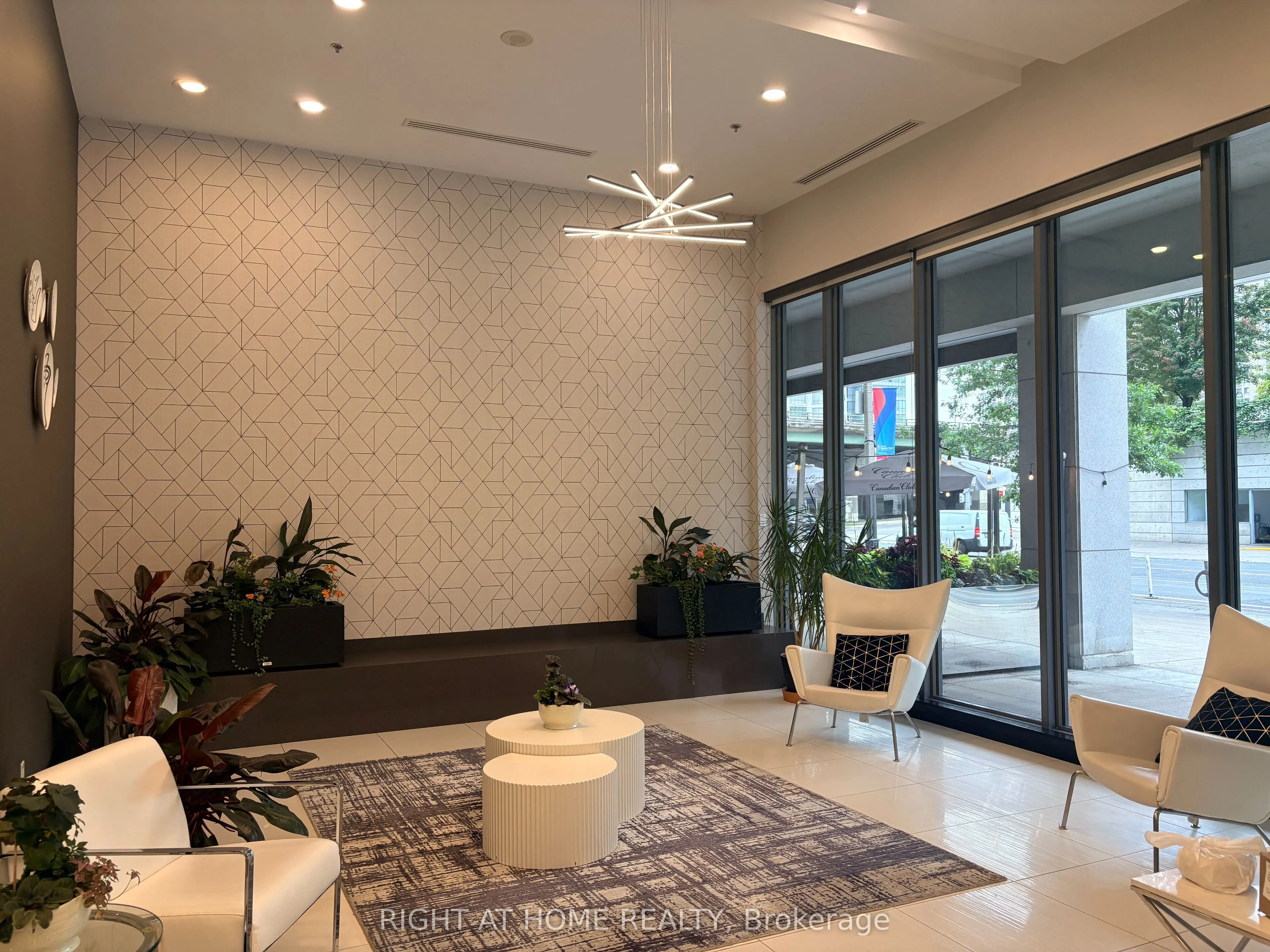 25 Lower Simcoe Street #1208