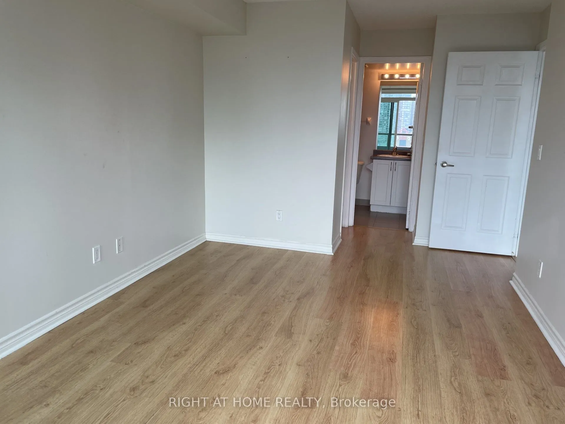 25 Lower Simcoe Street #1208