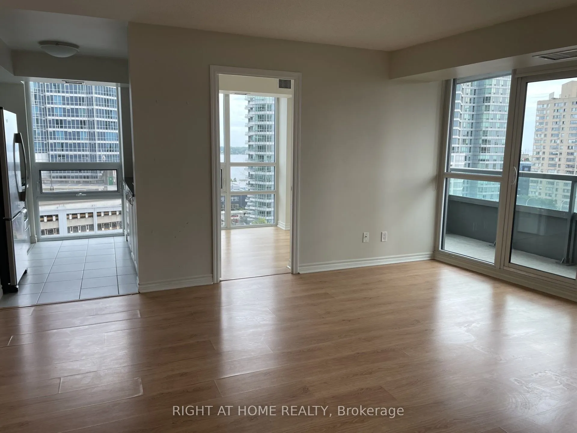 25 Lower Simcoe Street #1208