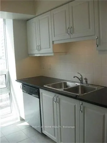 25 Lower Simcoe Street #1208
