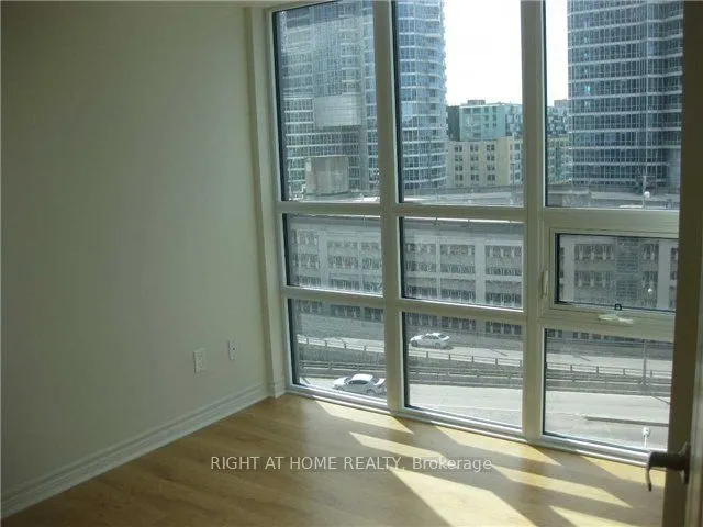 25 Lower Simcoe Street #1208