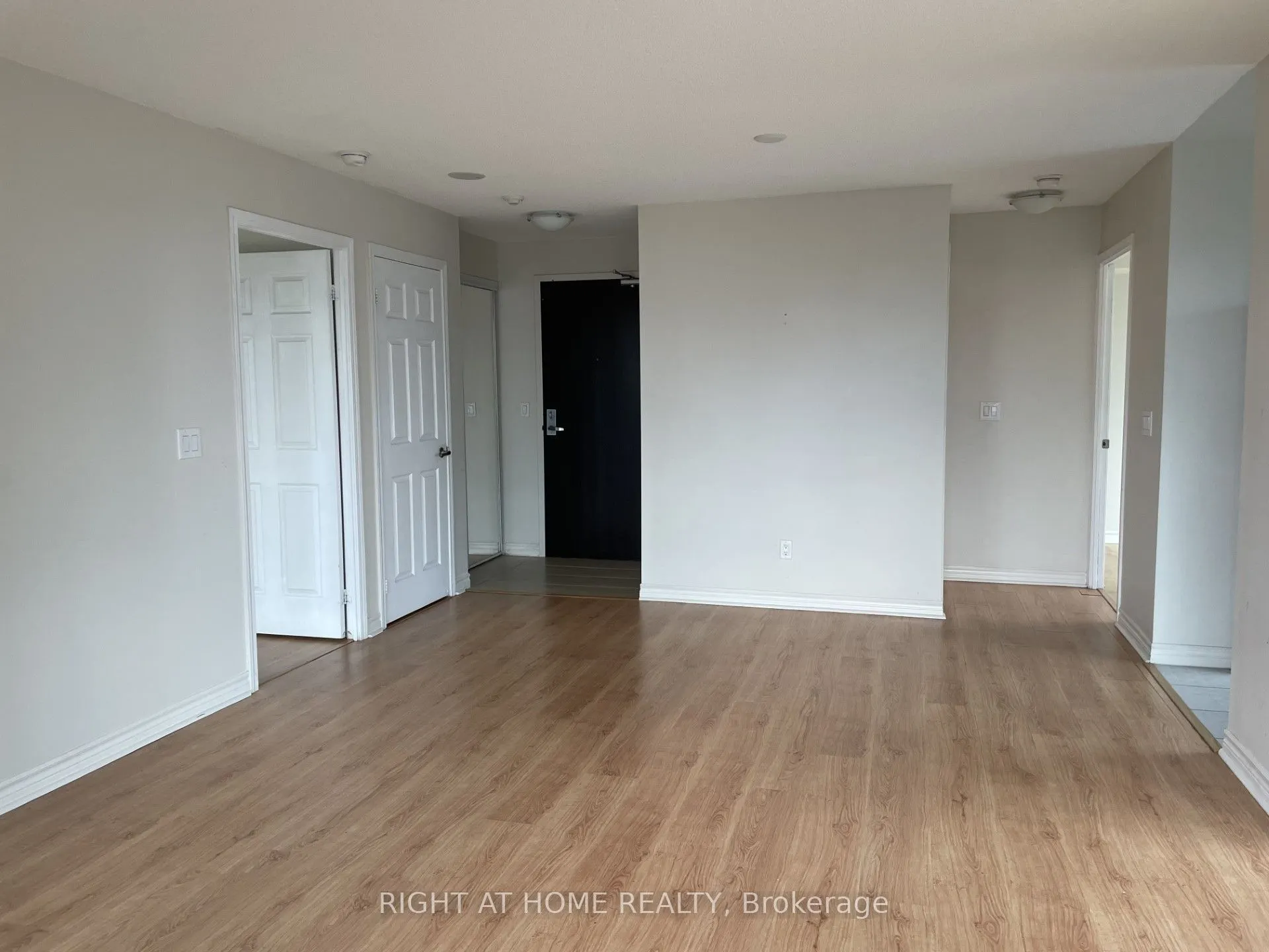 25 Lower Simcoe Street #1208
