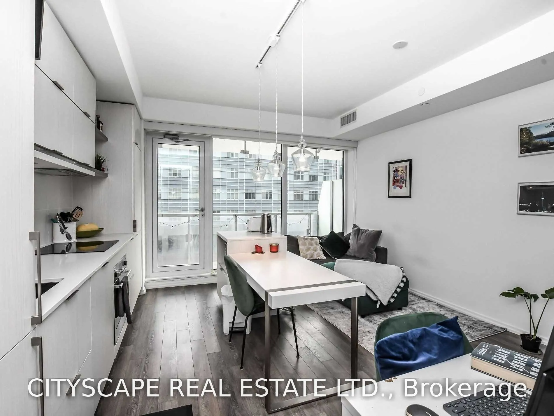 197 Yonge Street #1504