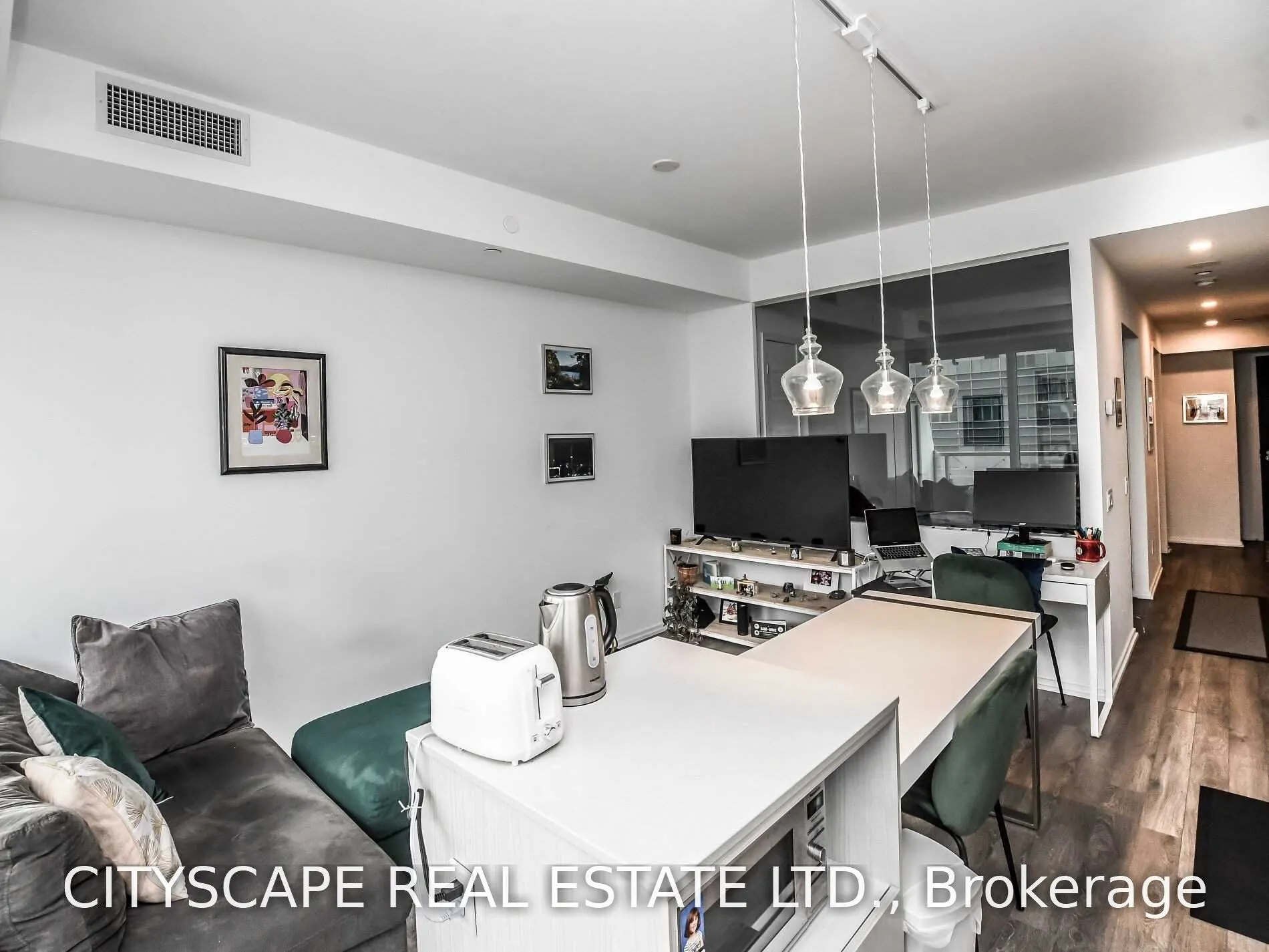 197 Yonge Street #1504