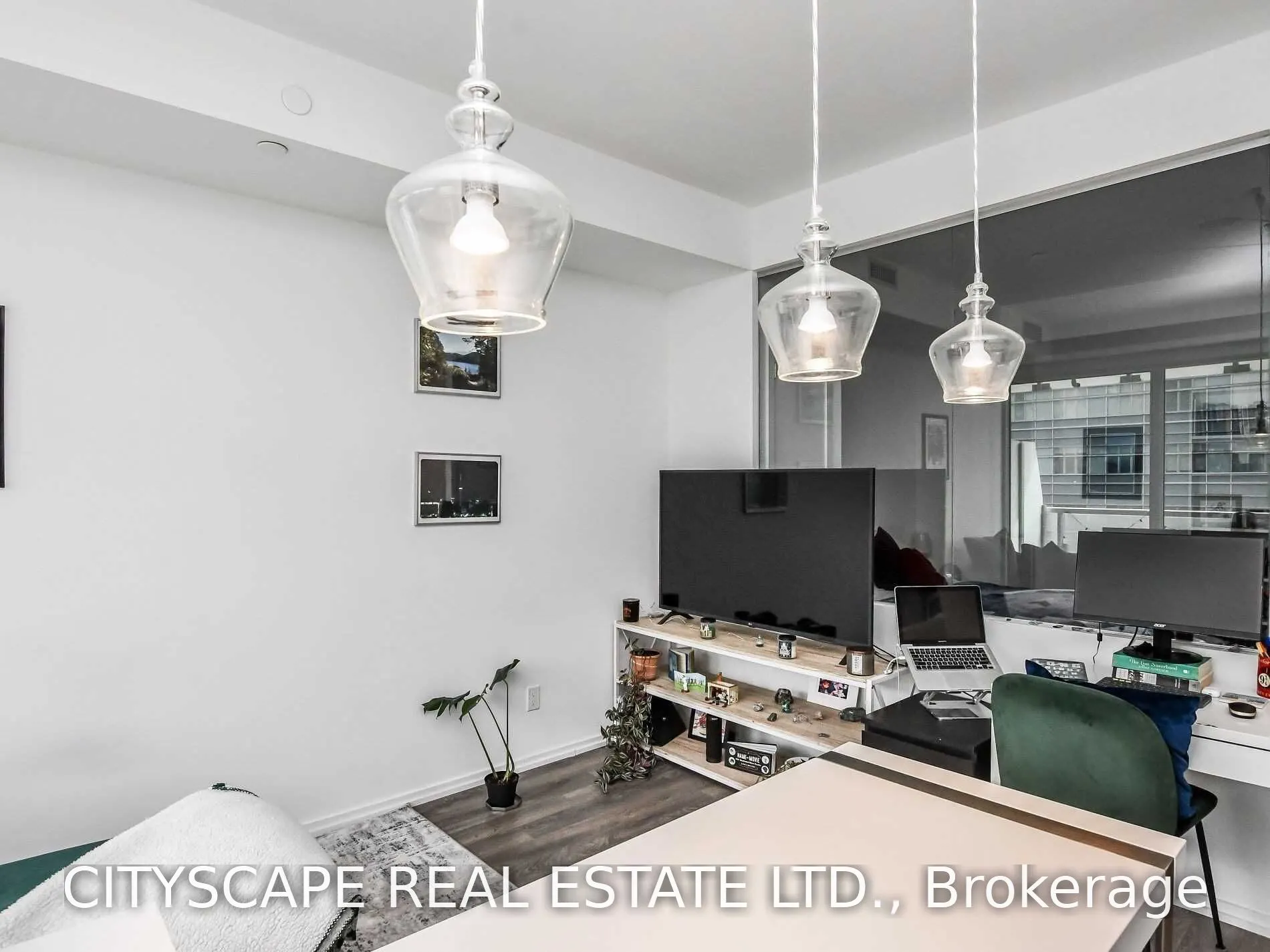 197 Yonge Street #1504
